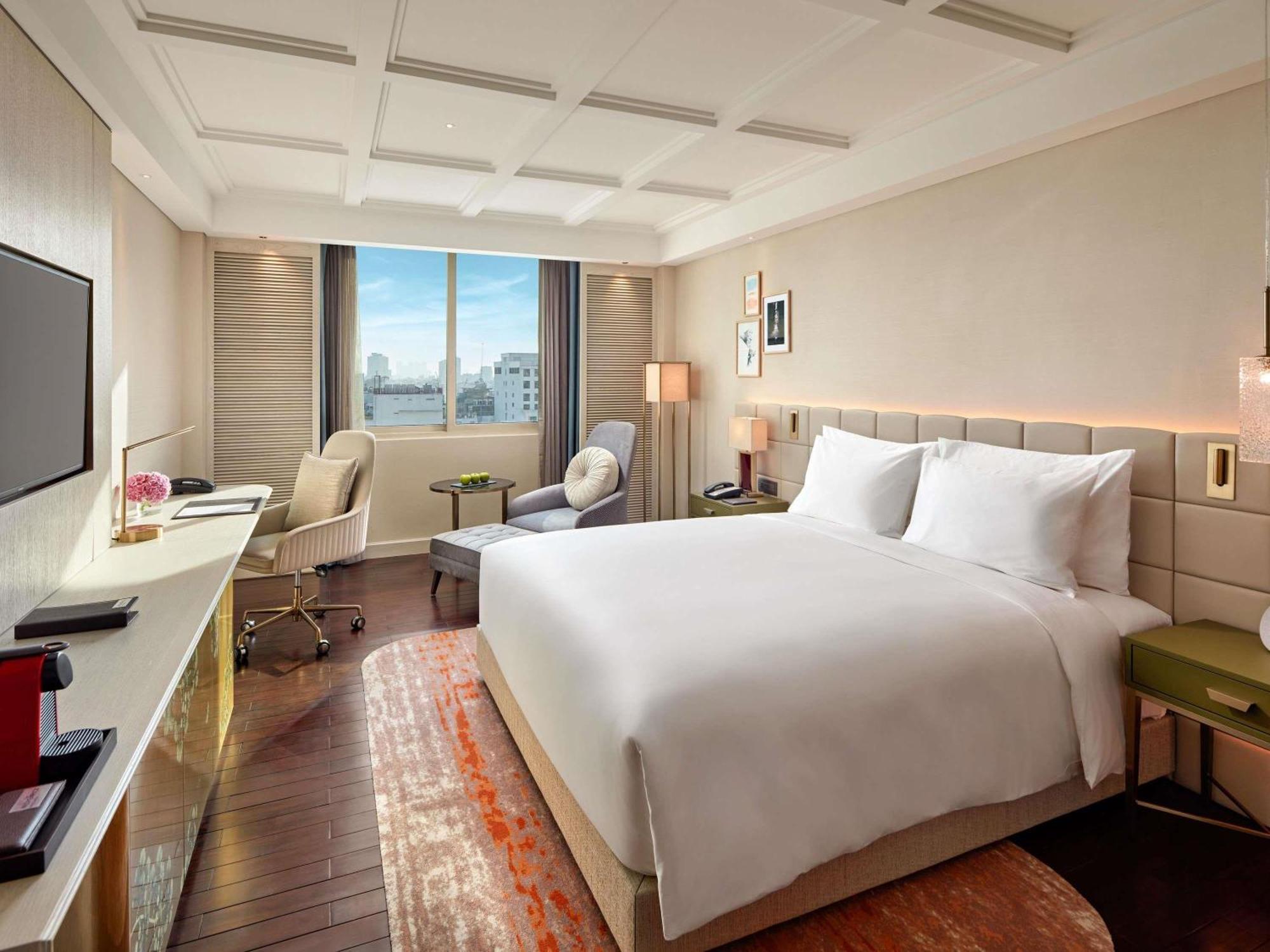 Executive King Room Lounge Access High Floor Complimentary daily chocolate hour 5-6pm
