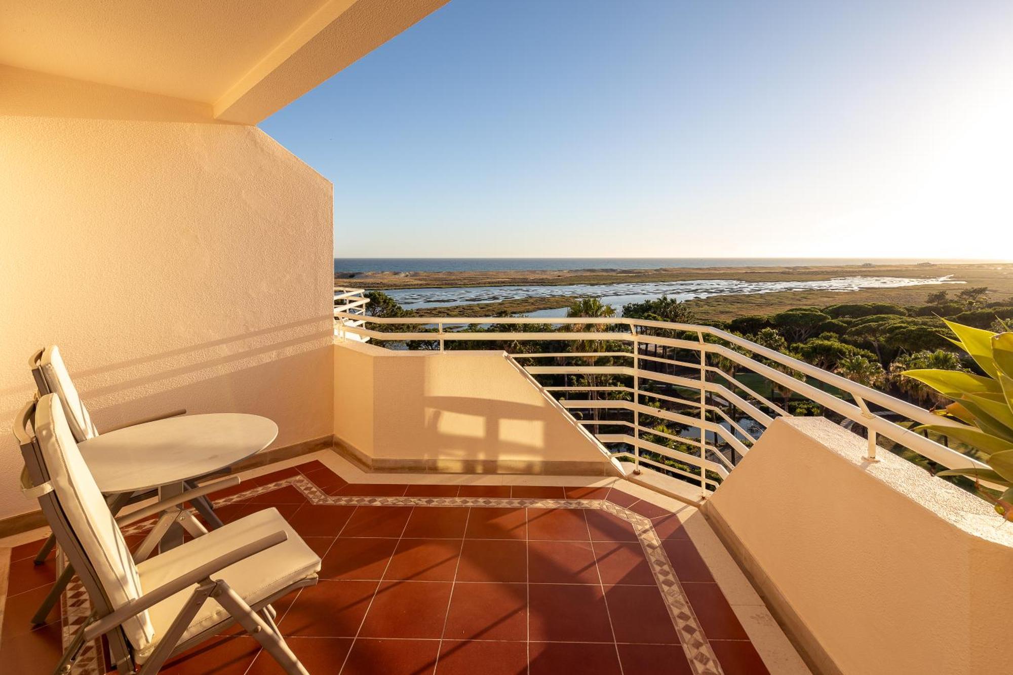 Double or Twin Room Sea View