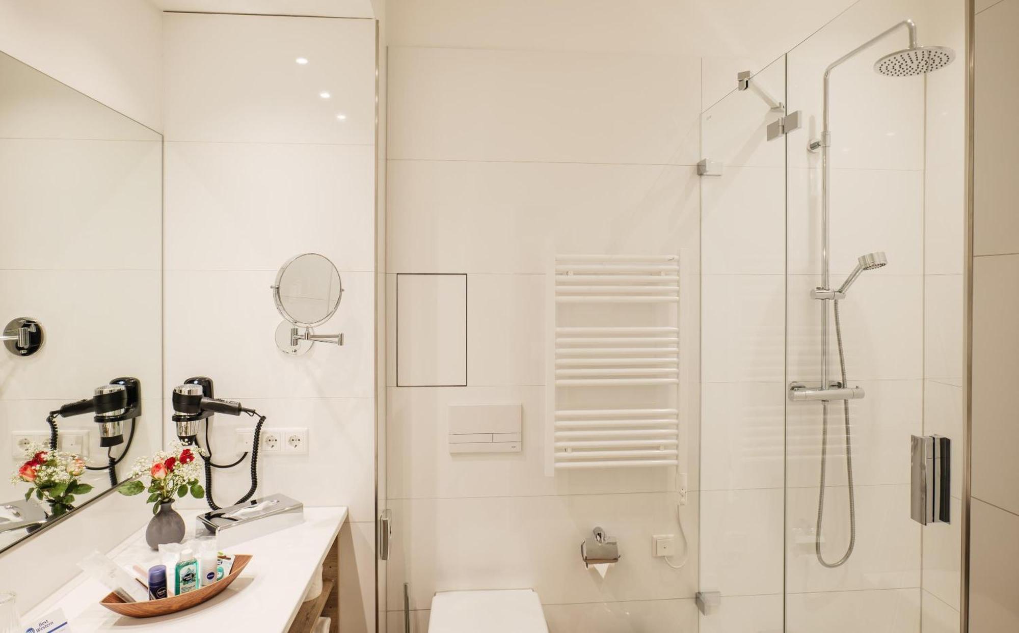 Deluxe Twin Room Rain Shower