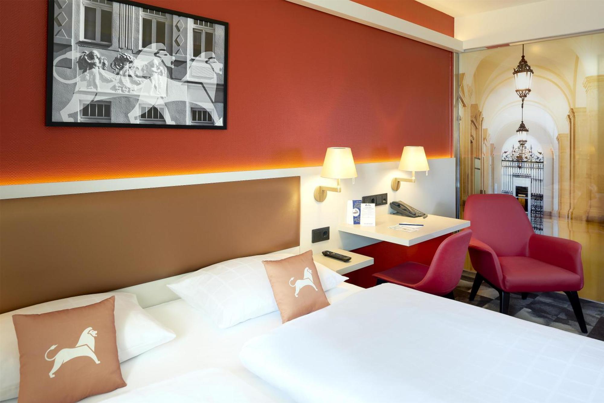 Queen Room