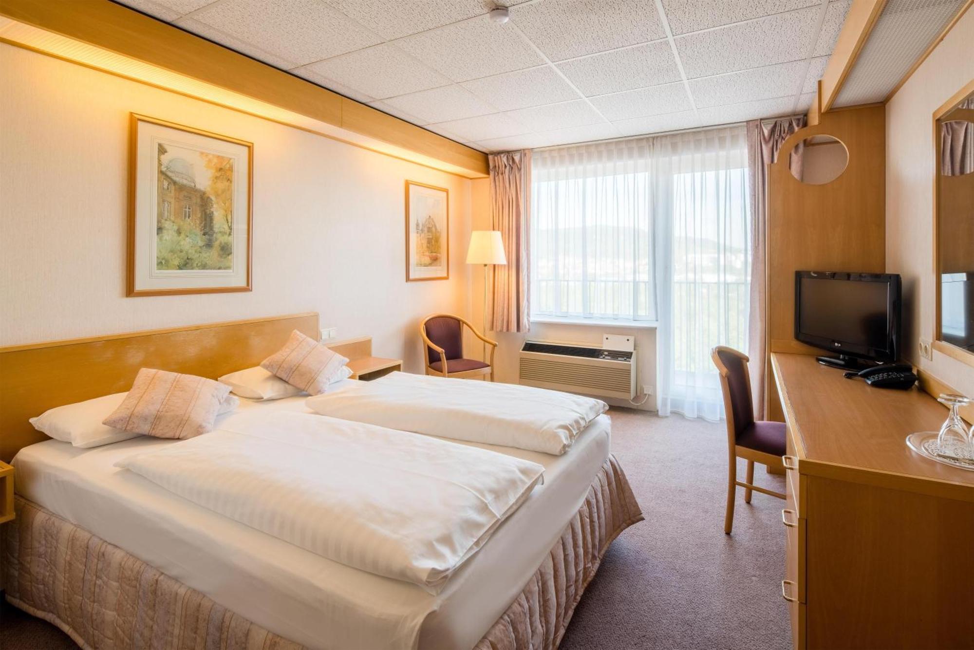 Queen Room Queen Bed