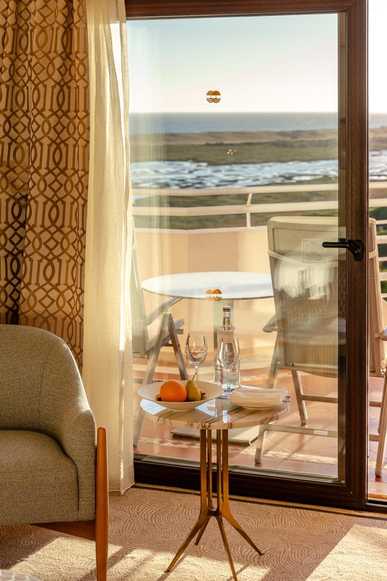 Double or Twin Room Sea View