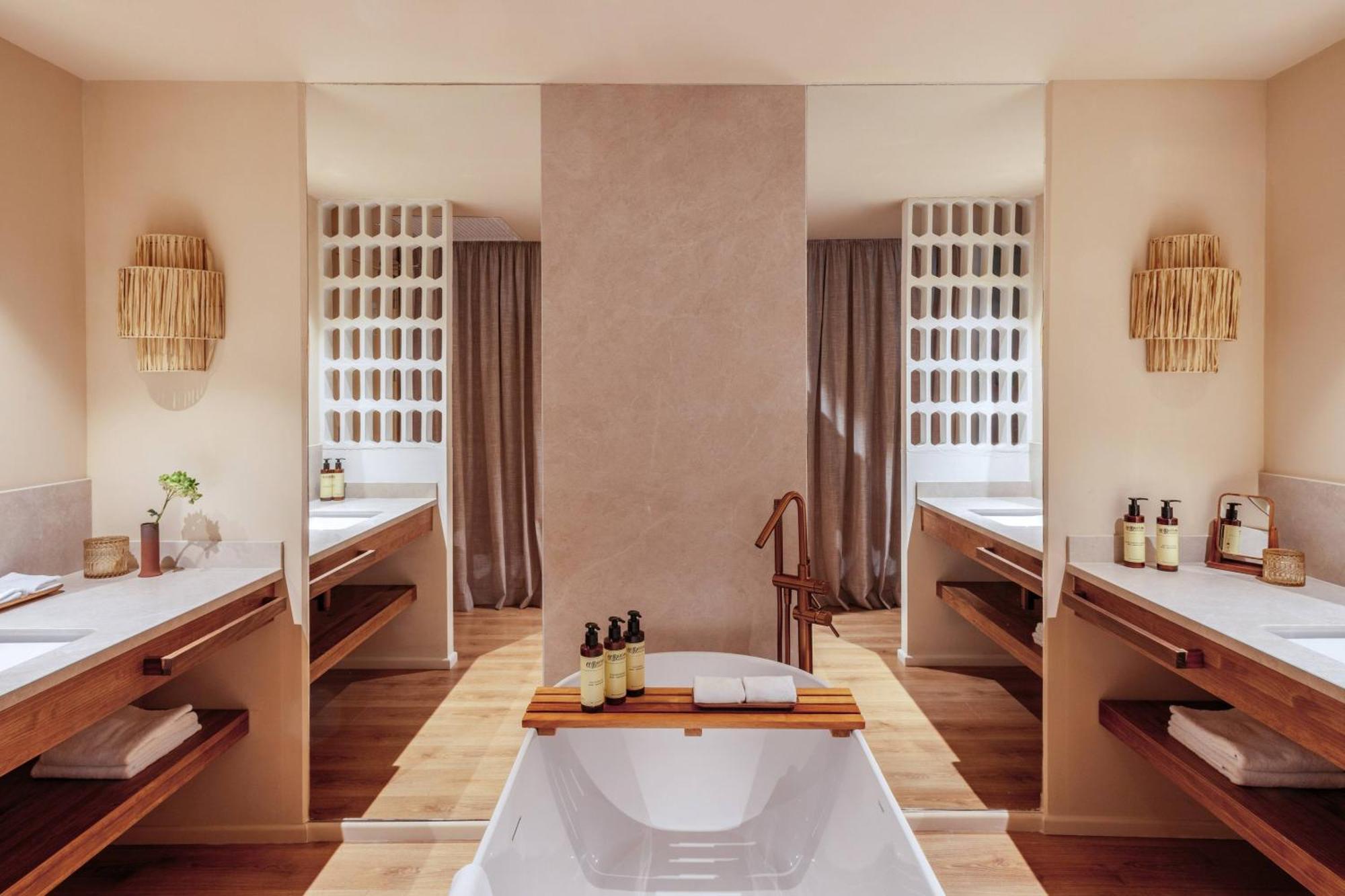 Beyond ME Junior Suite Terracev Tub