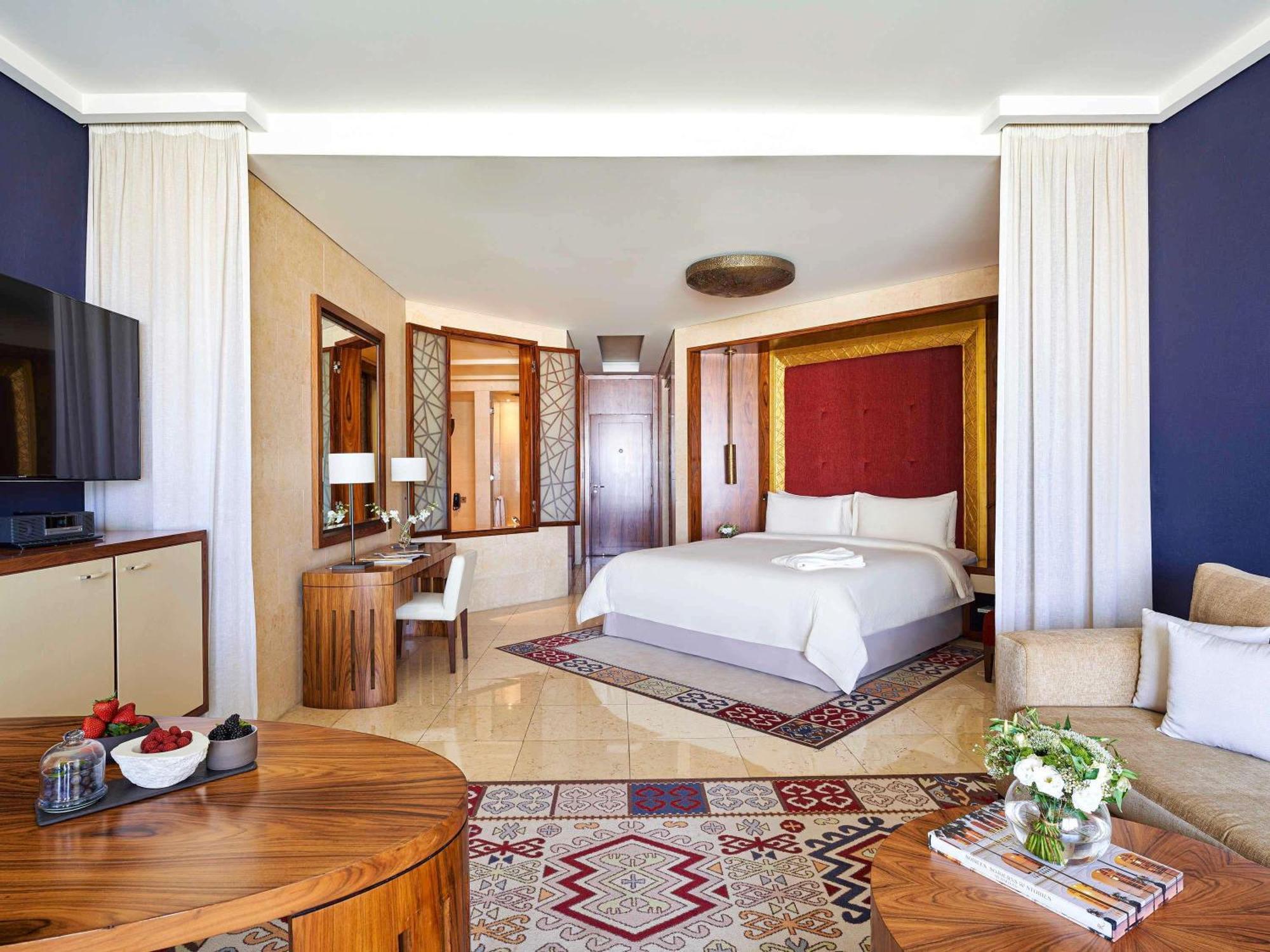 Raffles Club Room Terrace & Club Lounge Access including Daily Evening Drinks & Canapes
