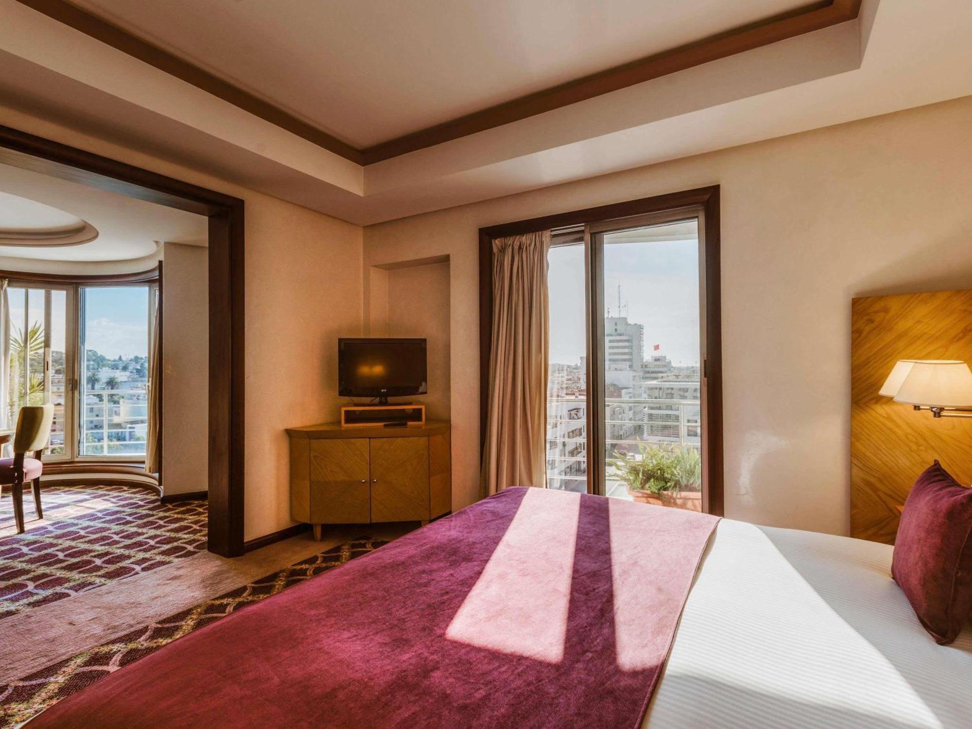 Junior King Suite Living Room