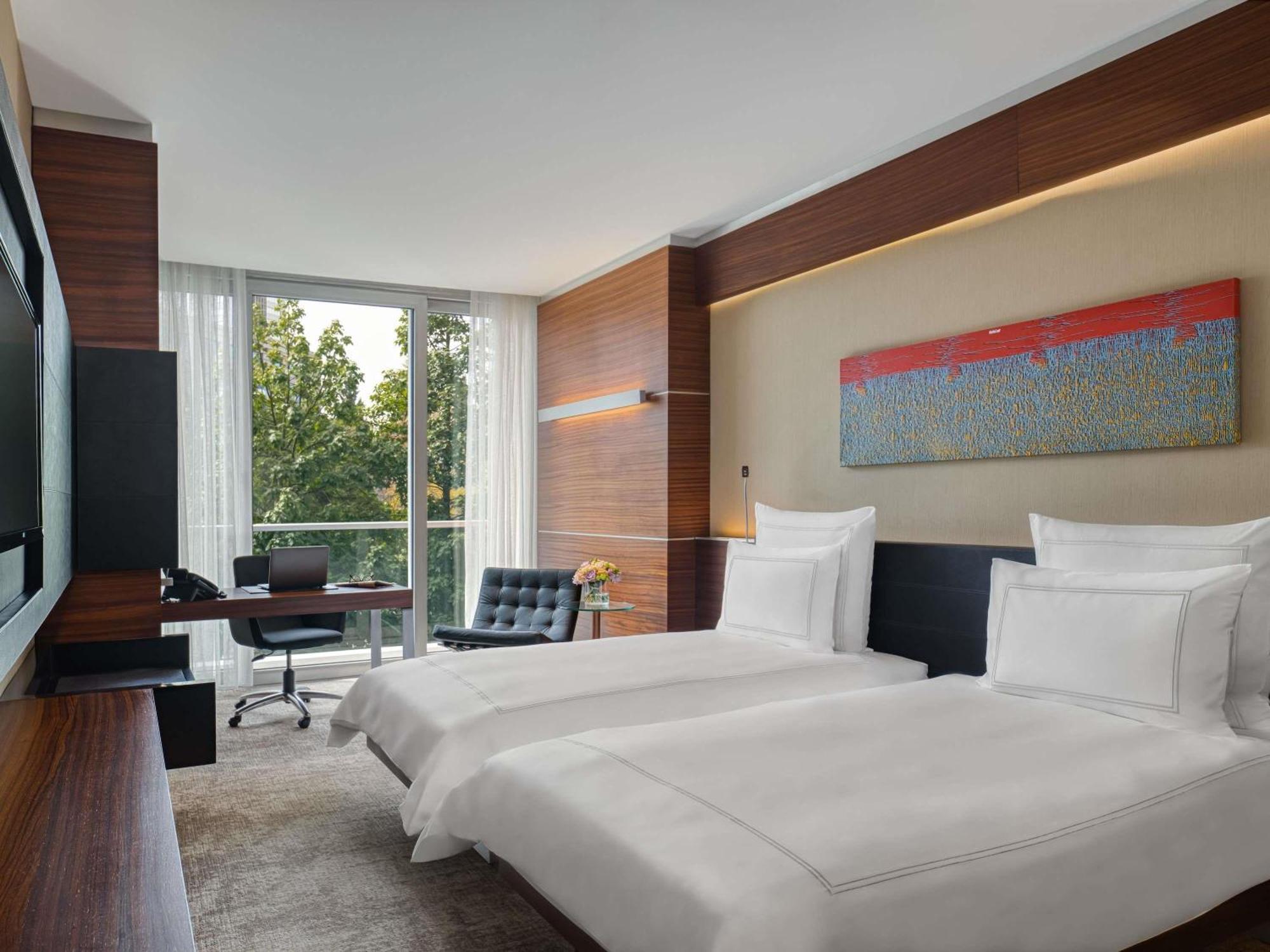 Swiss Classic Room Twin City View
