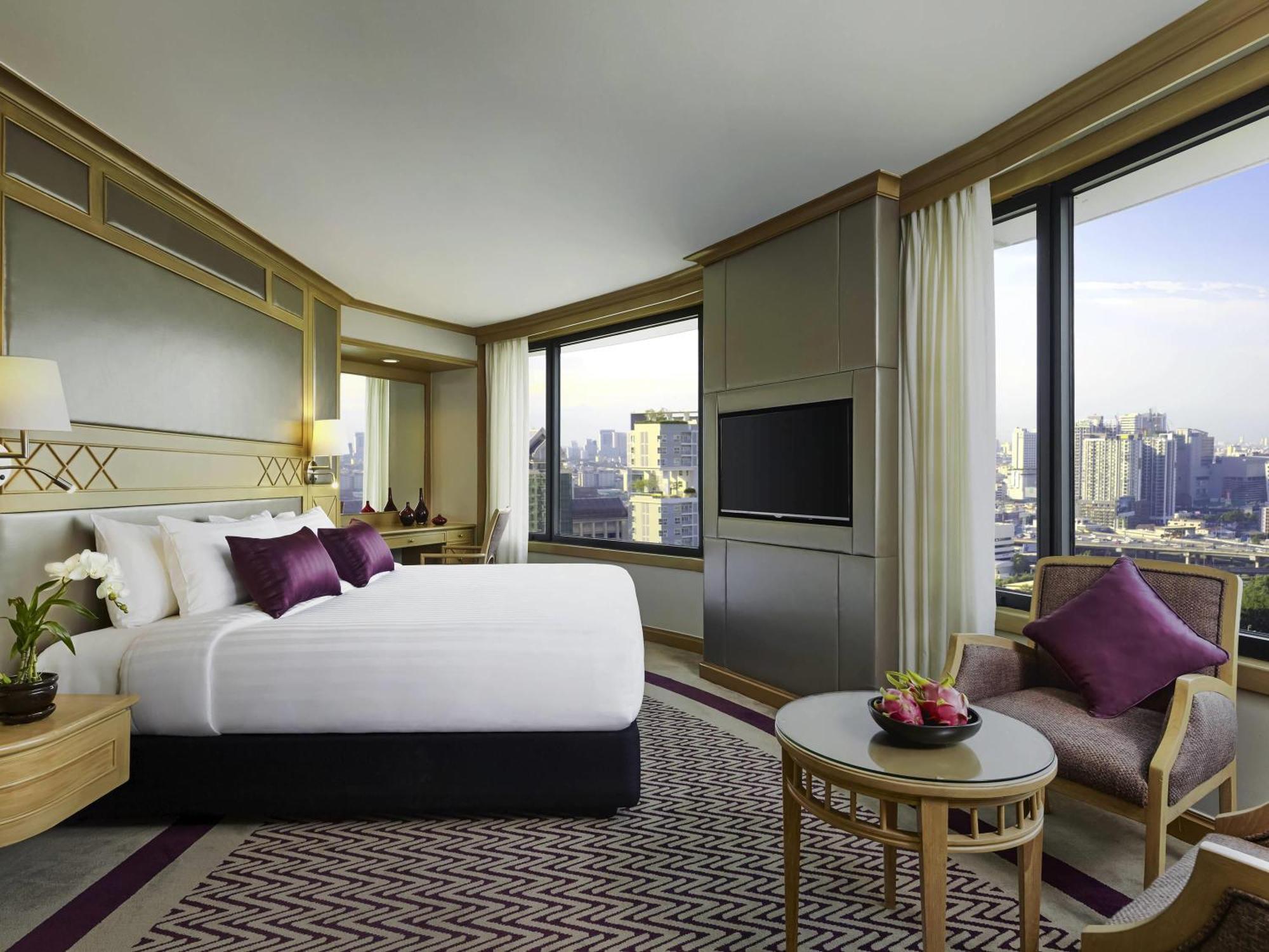 Corner Room 1 King Bed on Food Soft Beverage