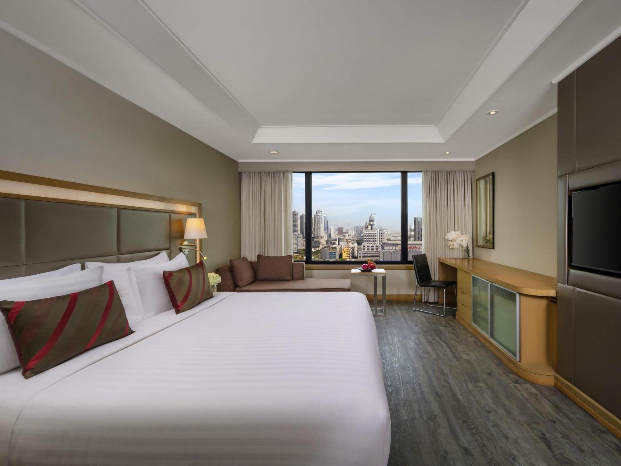 Deluxe Room 1 King Bed on Food Soft Beverage