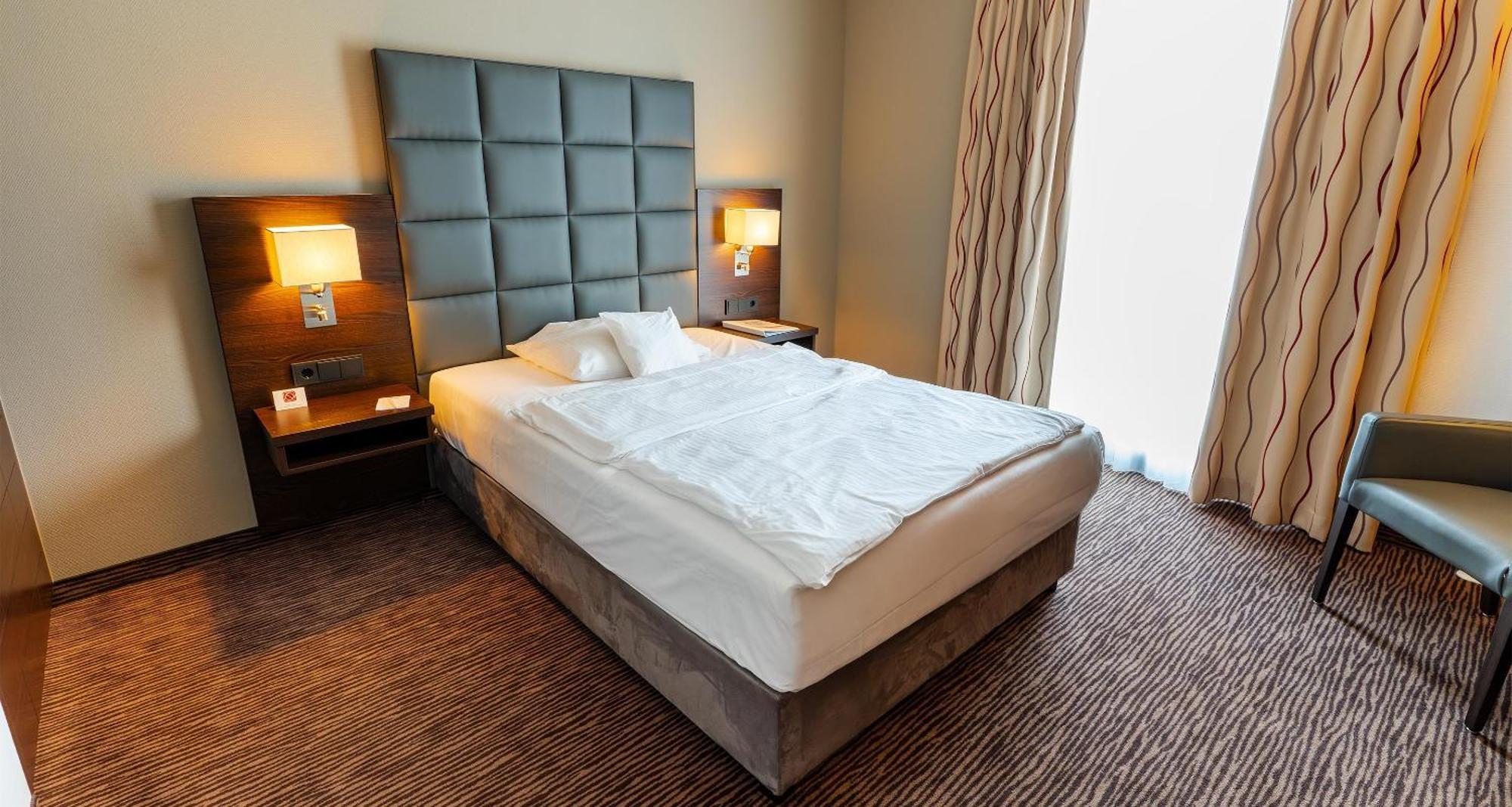 Comfort Queen Room