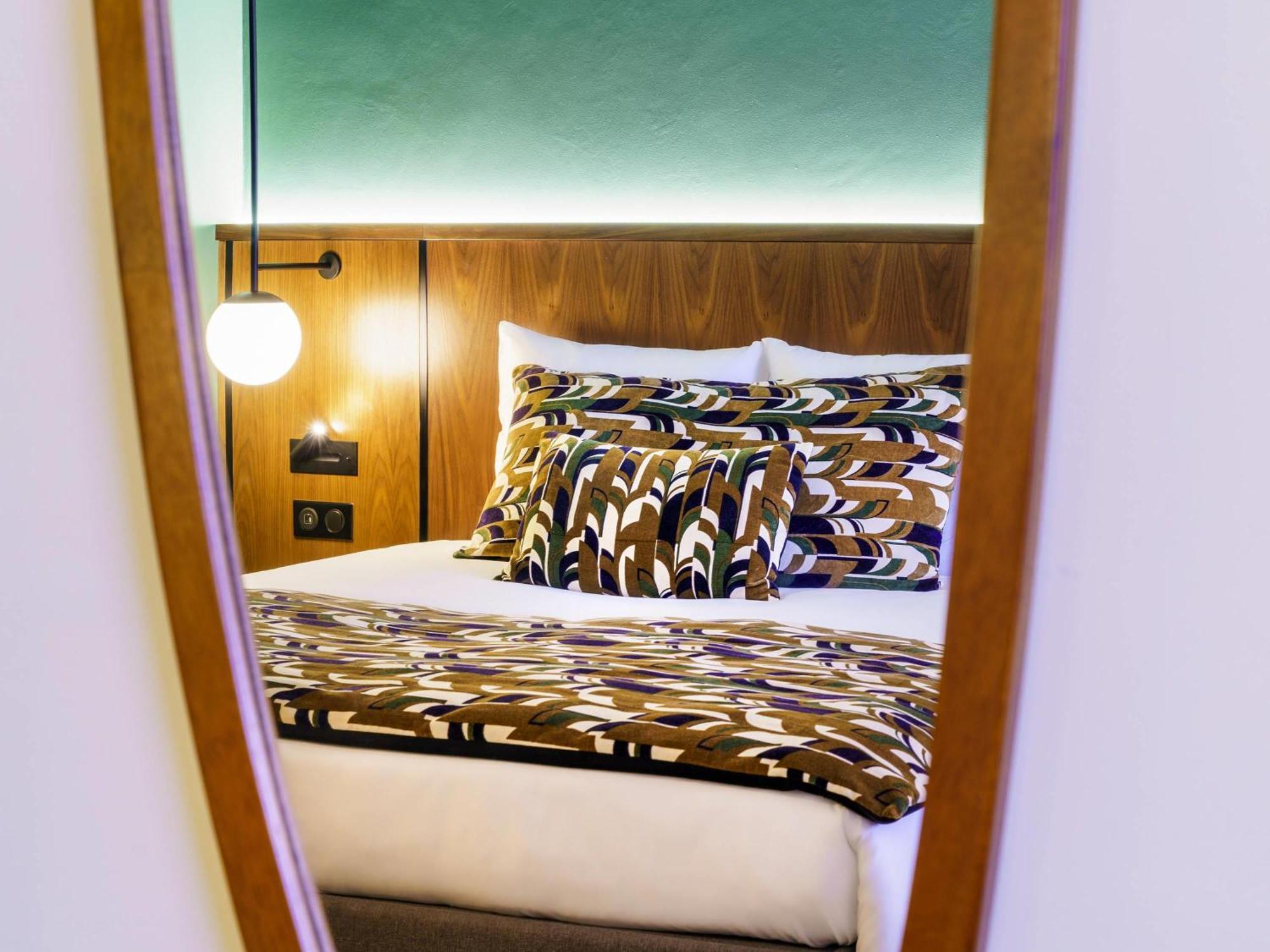 Superior King Room Bathtub