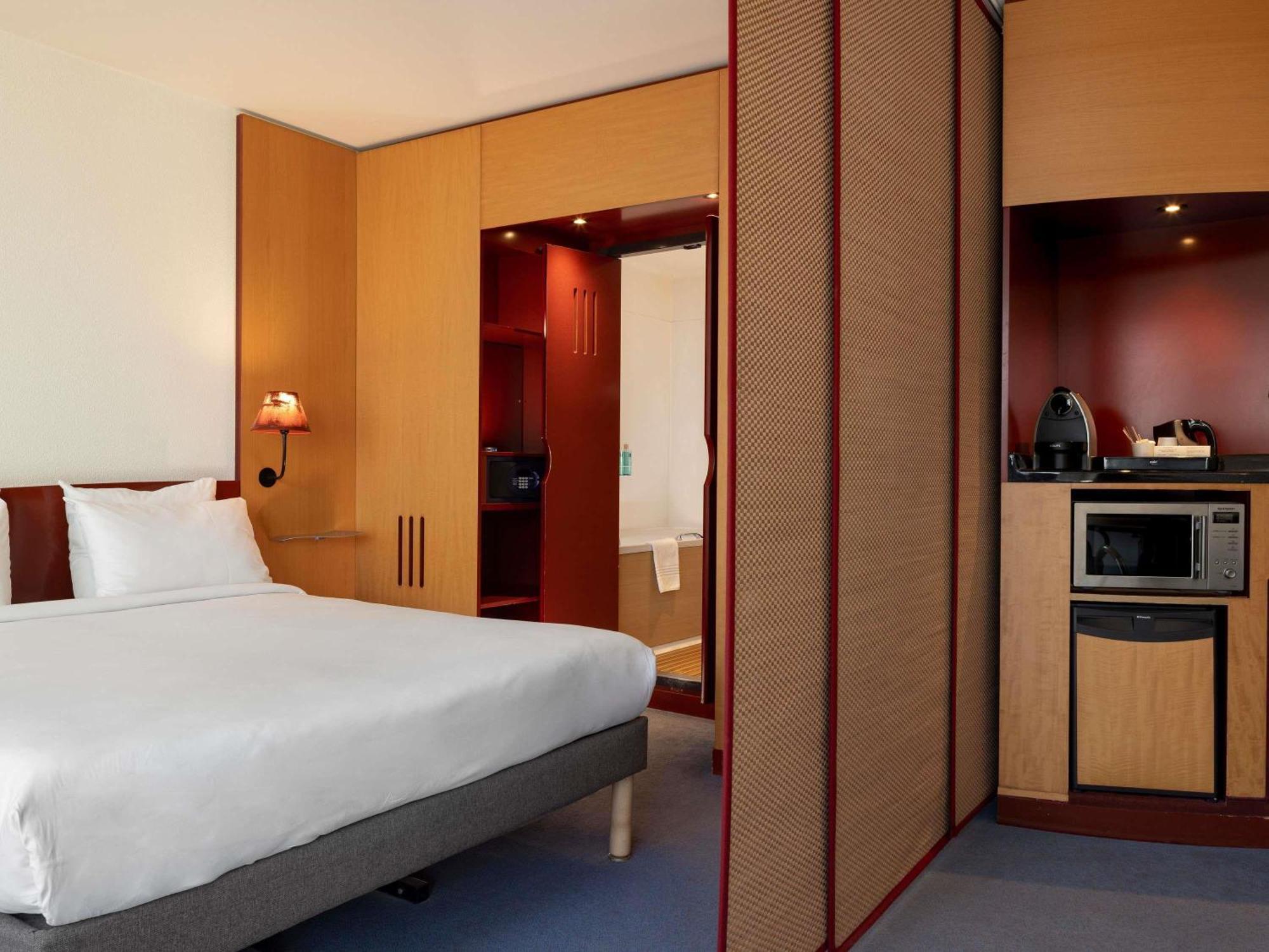 Superior Suite Double Bed Two Single Beds
