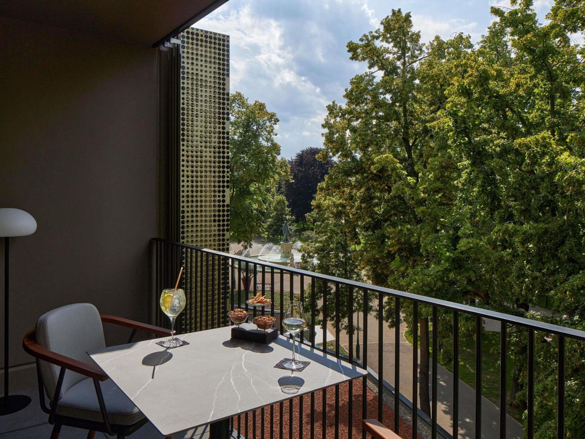 Superior King Room Balcony