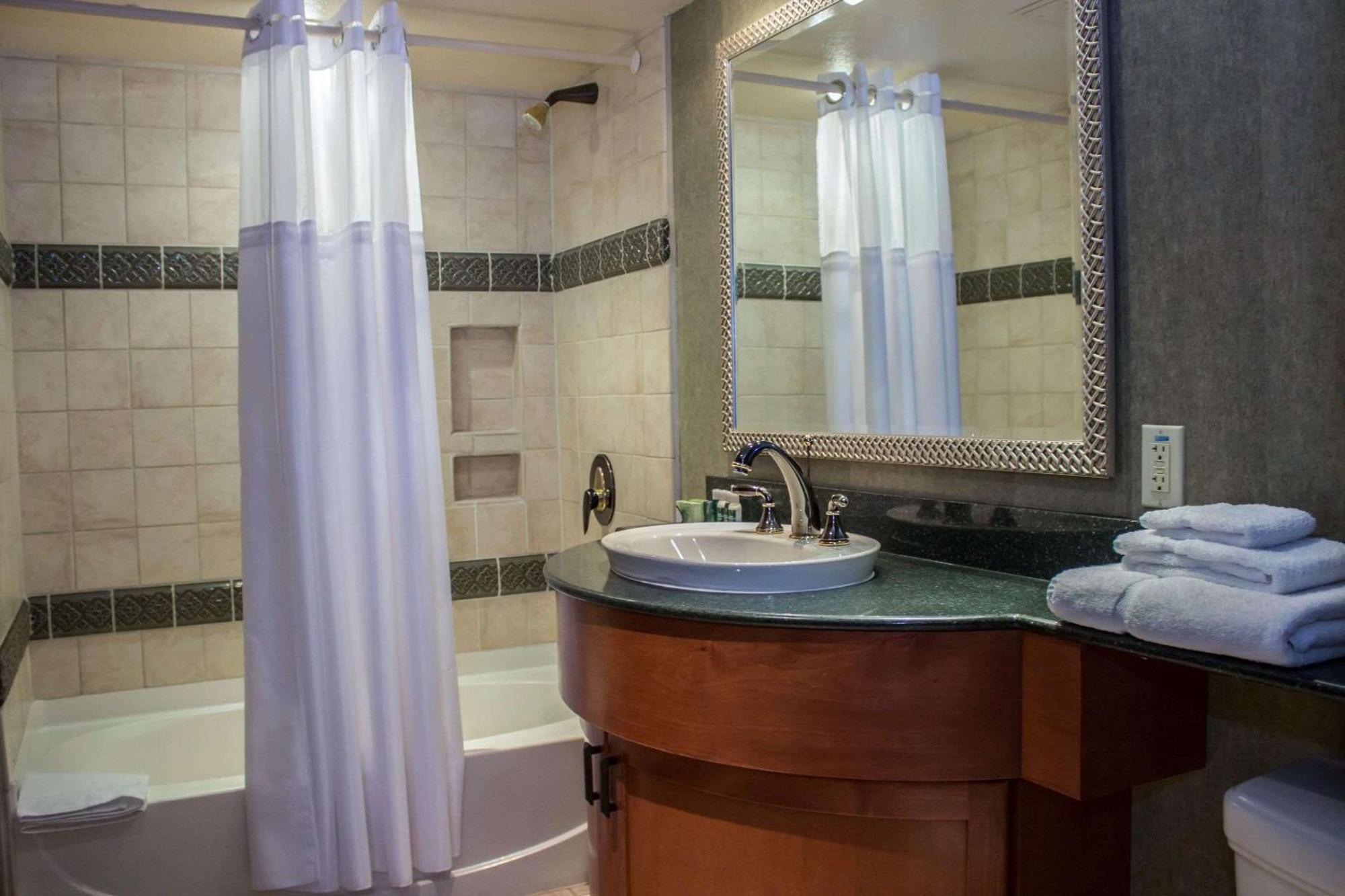 One-Bedroom Junior Suite