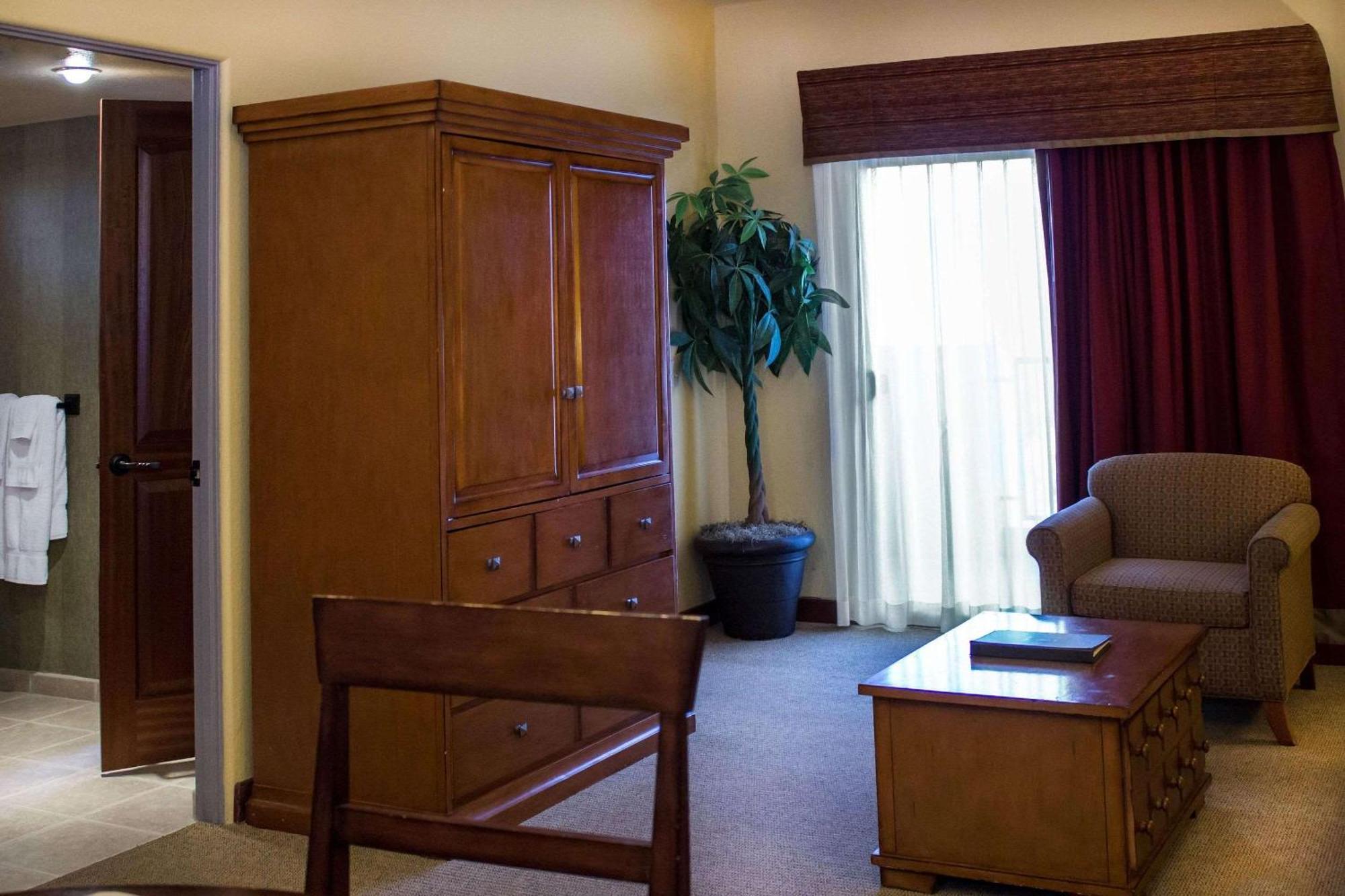 One-Bedroom Junior Suite