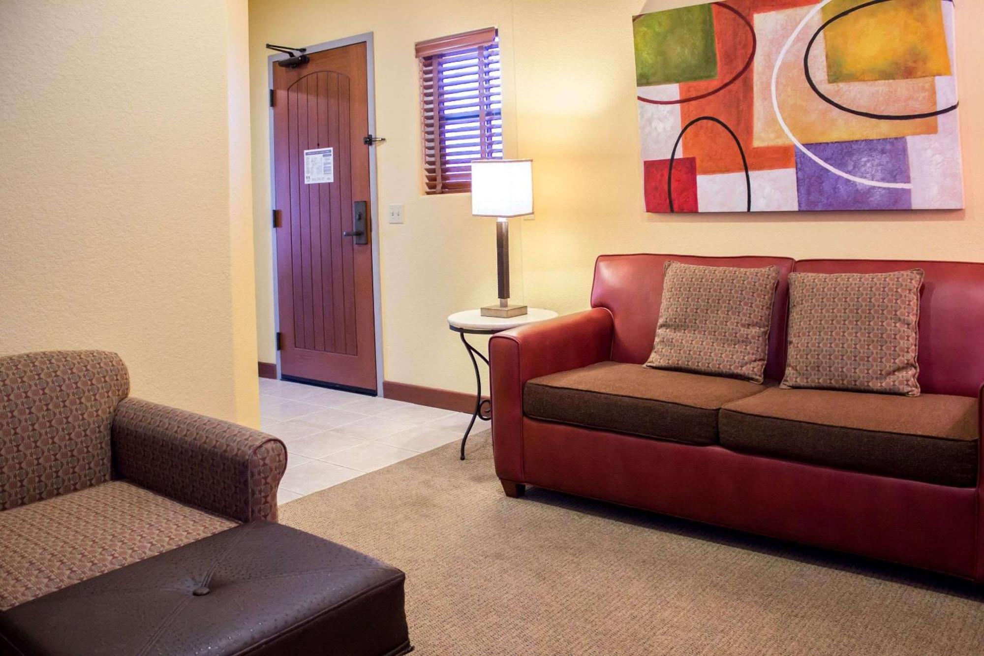 One-Bedroom Junior Suite