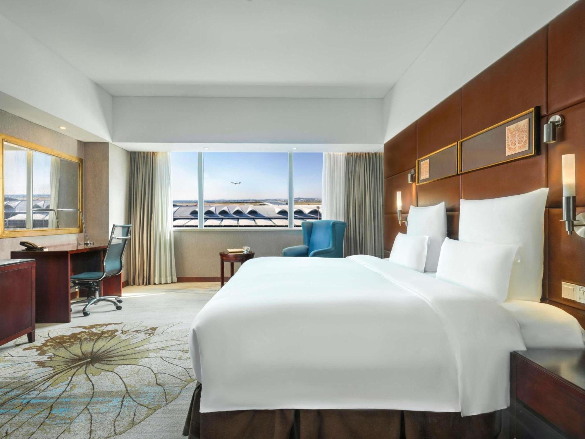 Deluxe King Suite View
