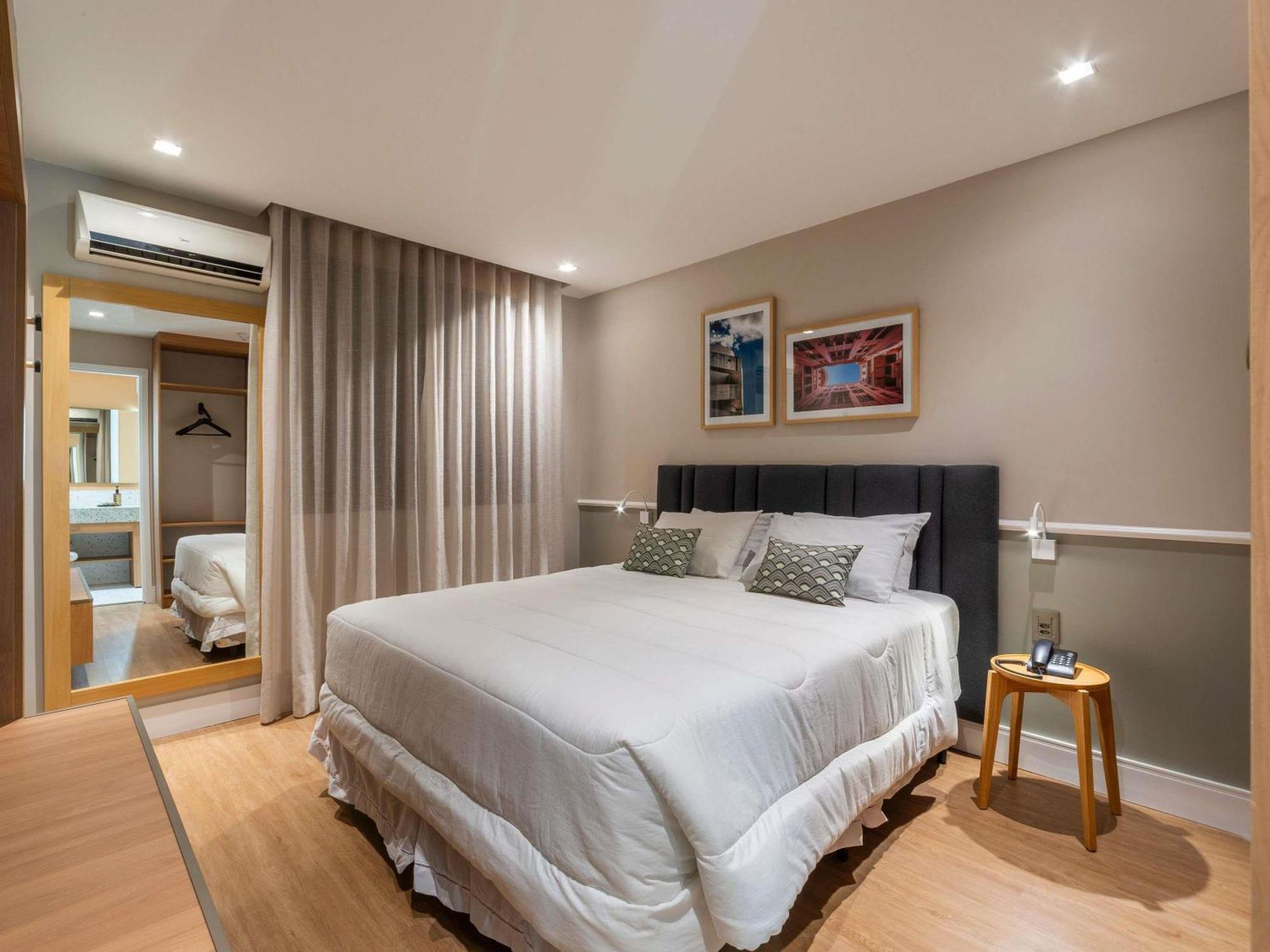 Executive Room a Queen Bed a Sofa