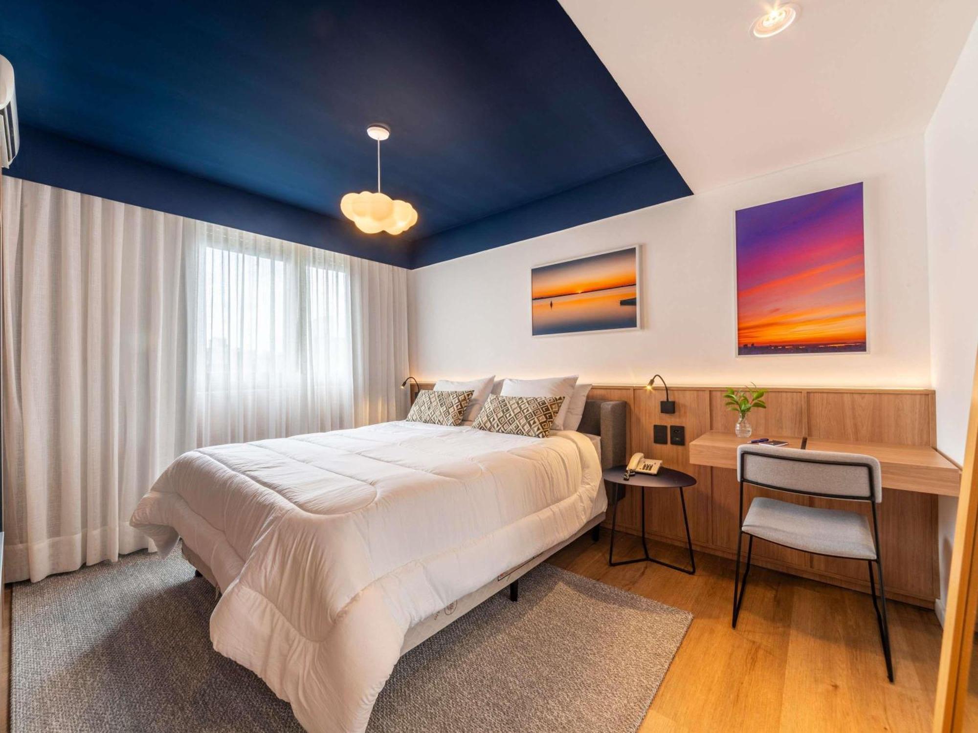 Executive Room a Queen Bed a Sofa
