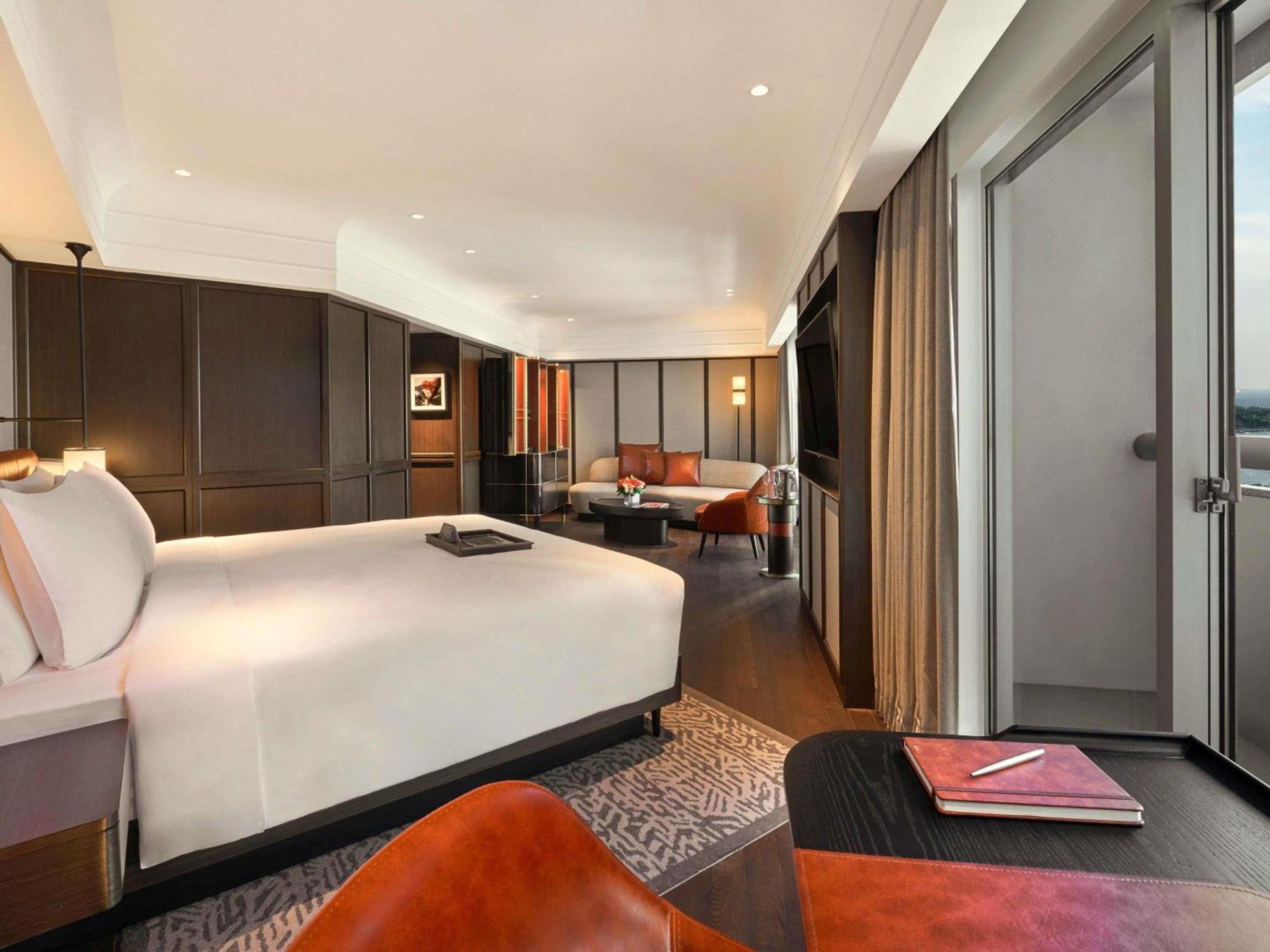 Signature Salon King Suite Separate Lounge Two Balconies