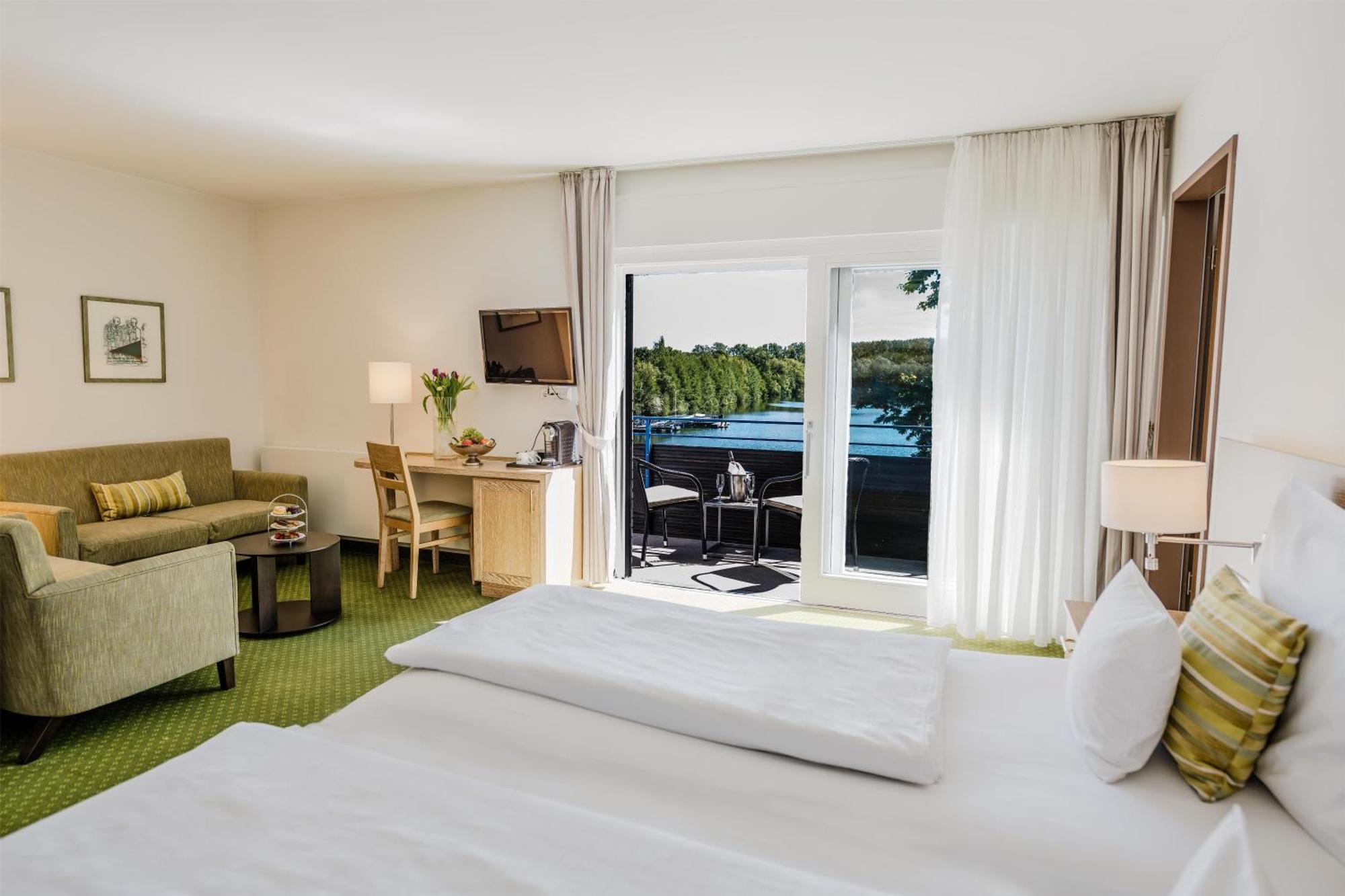 Double Room Balcony Lake View
