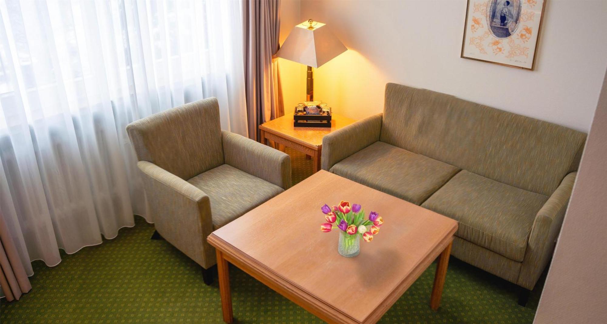 Queen Room Forest View