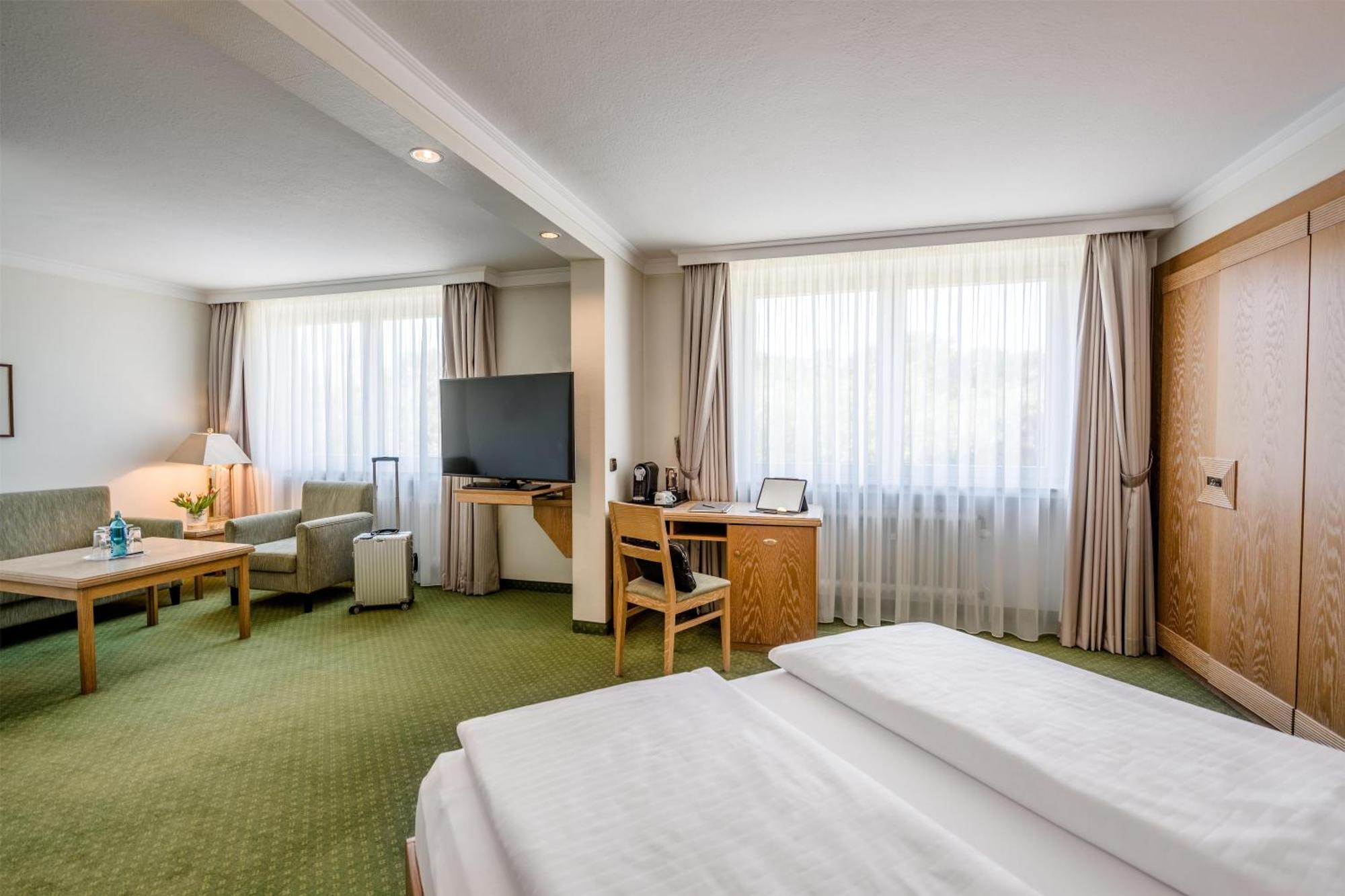 Queen Room Forest View
