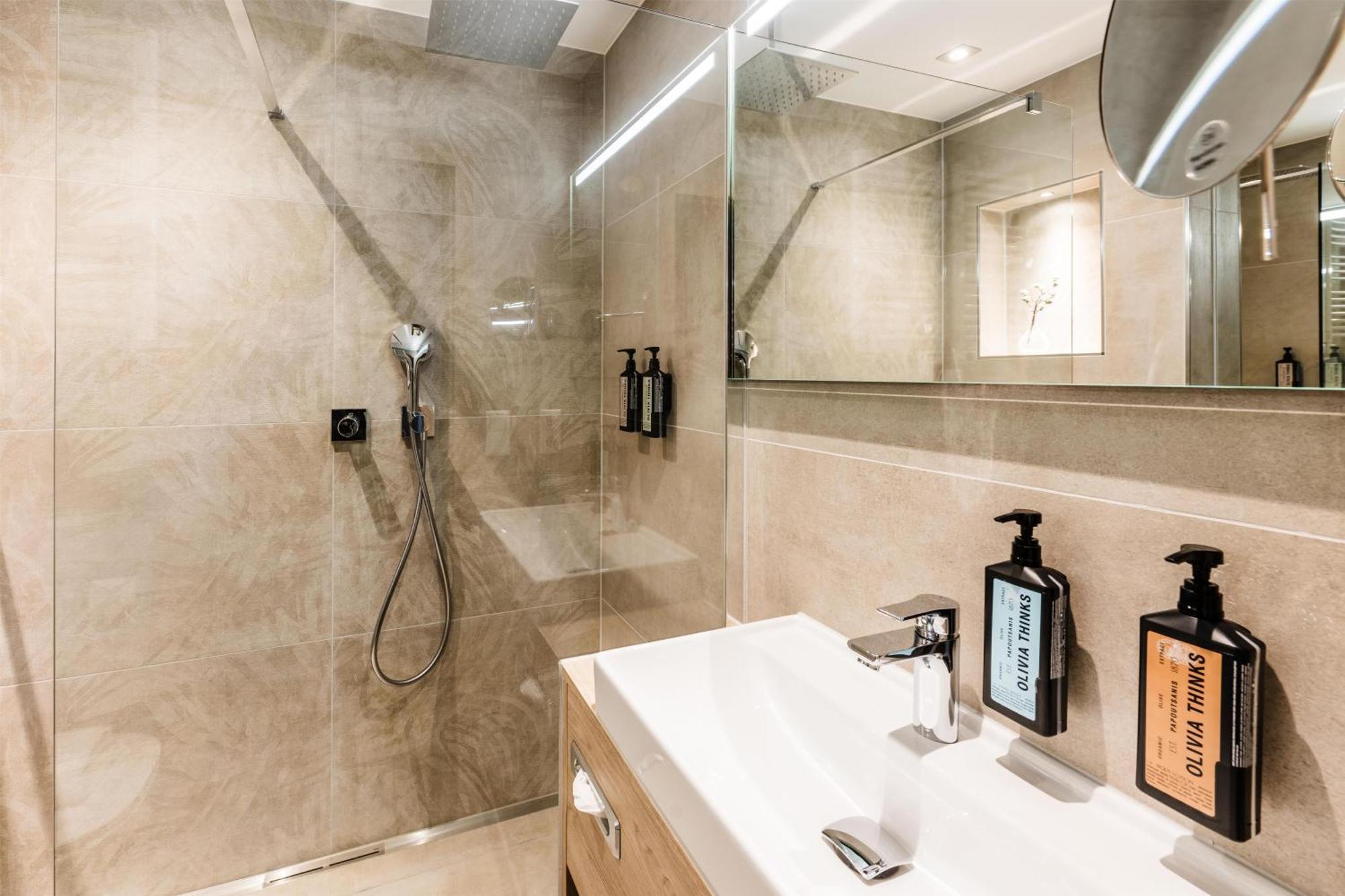 Double Room Walk Shower Forest View