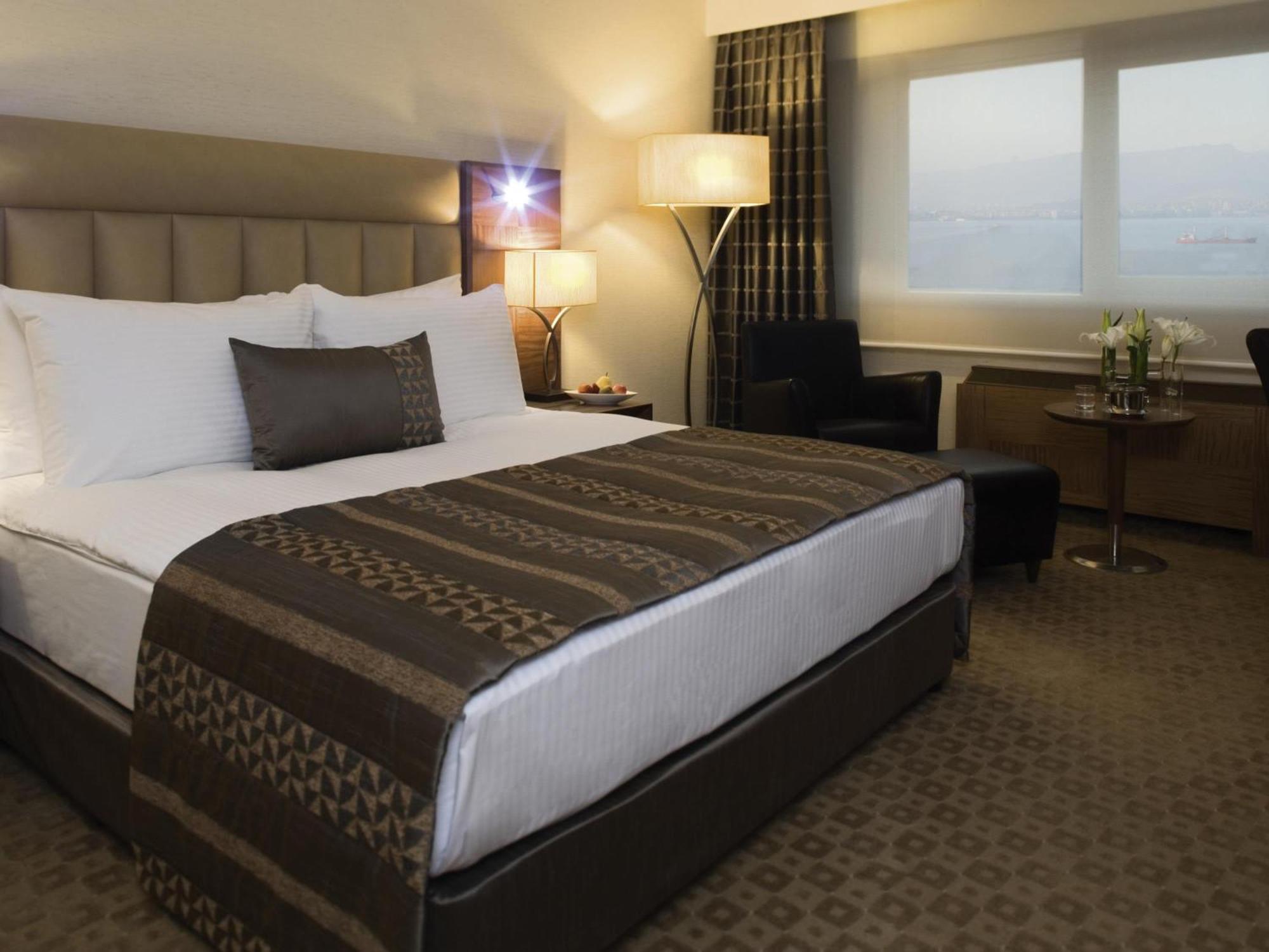 Superior King Room View