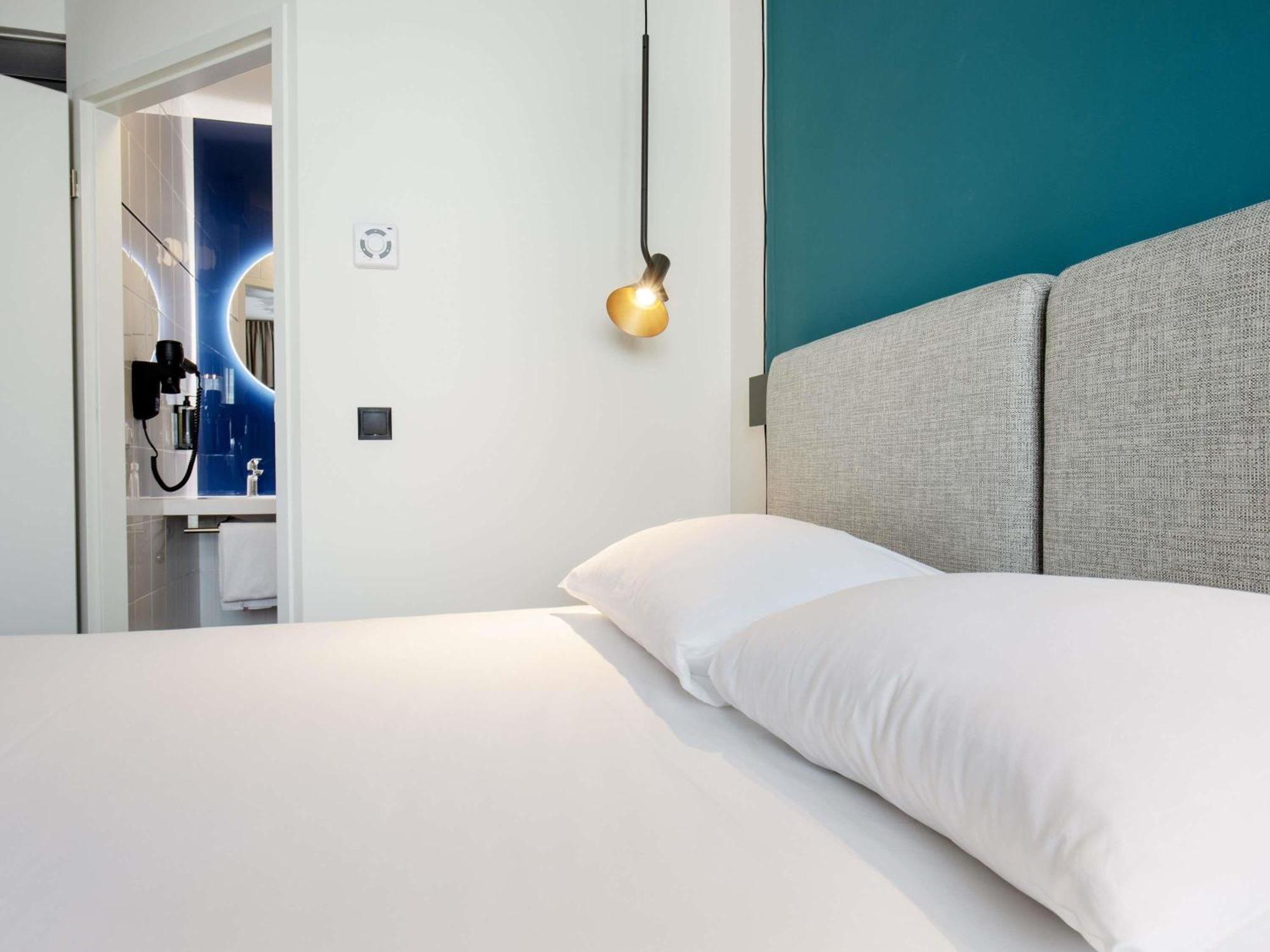 KAI Queen Room