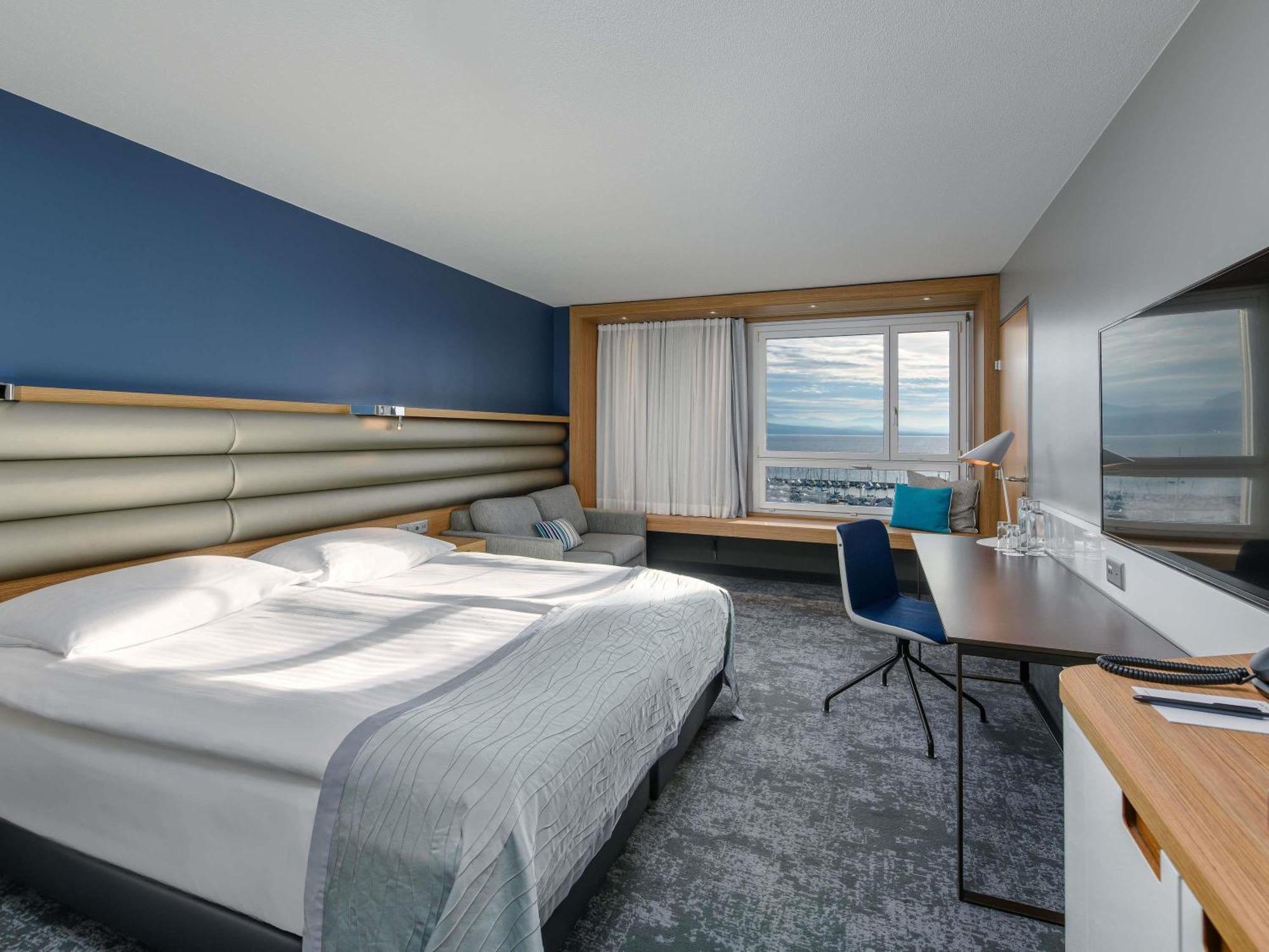 Deluxe Queen Room Lake View