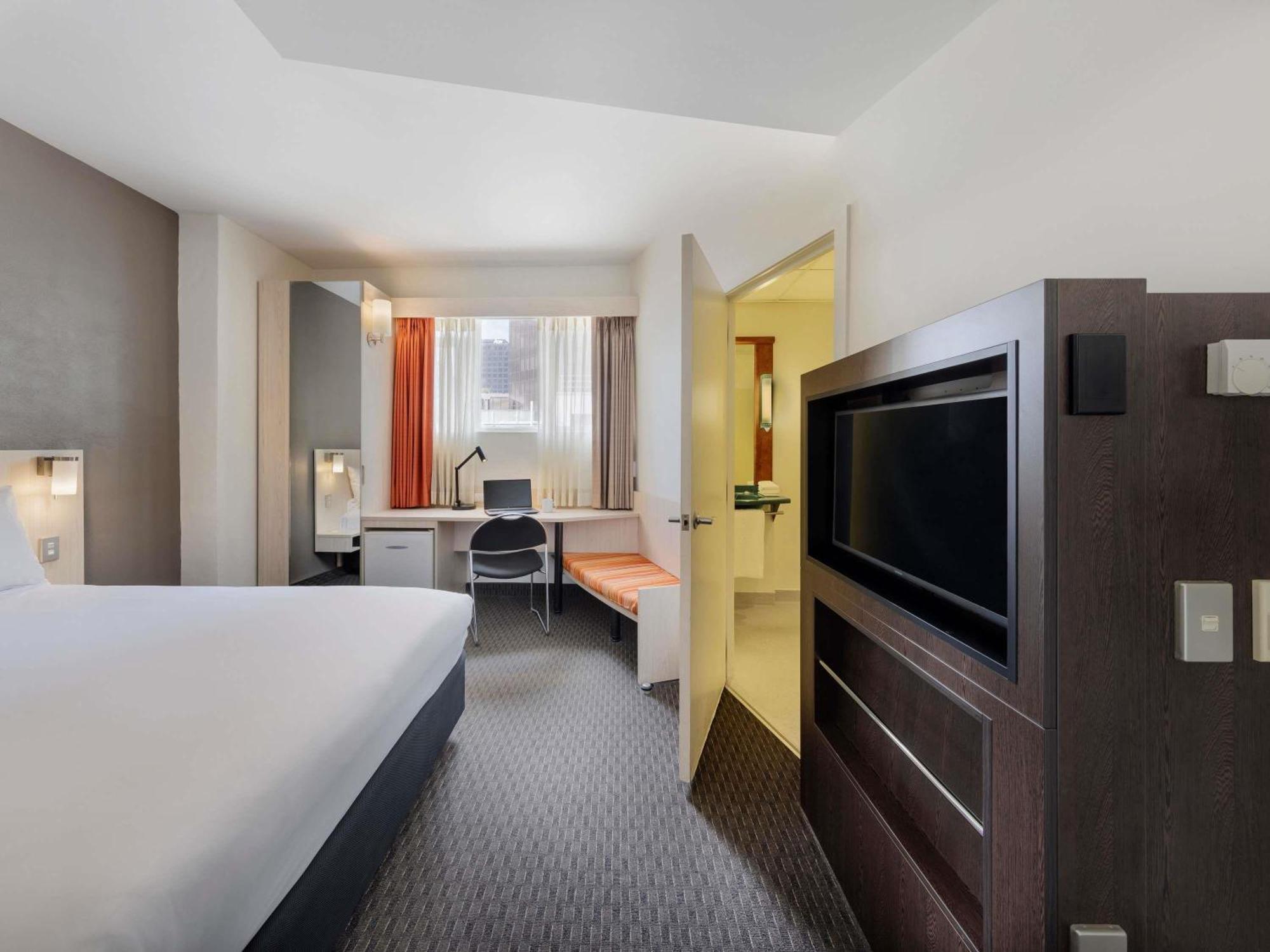Standard Queen Room Mobility Accessible