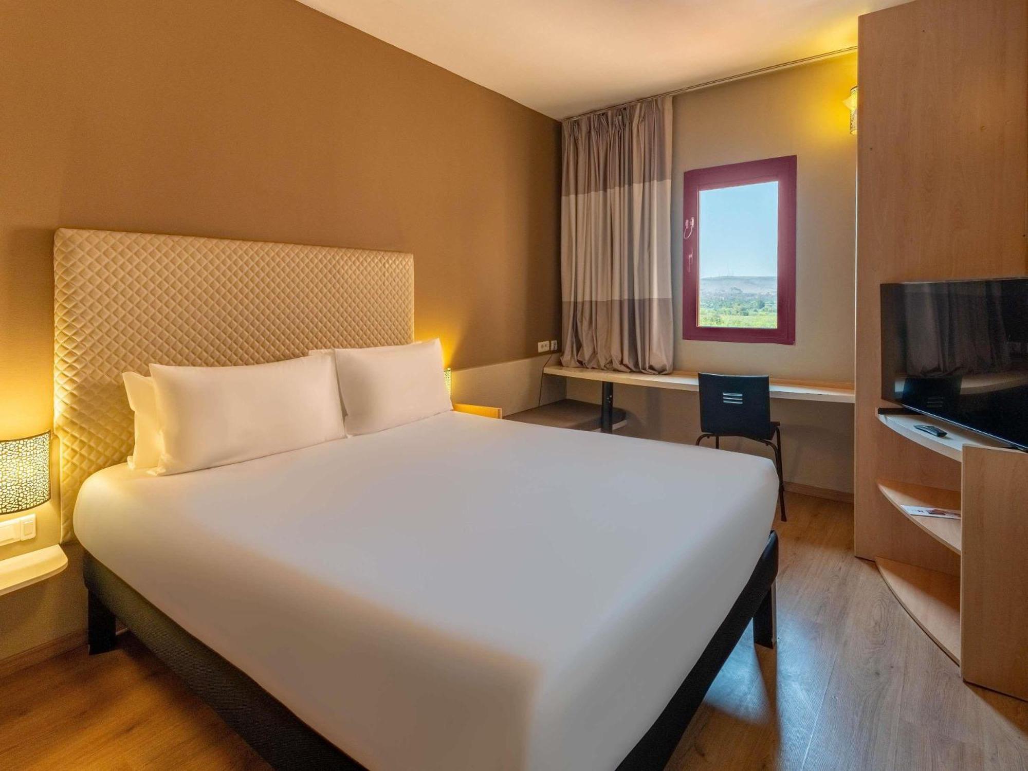 Standard Room 1 Double Bed Mountain View