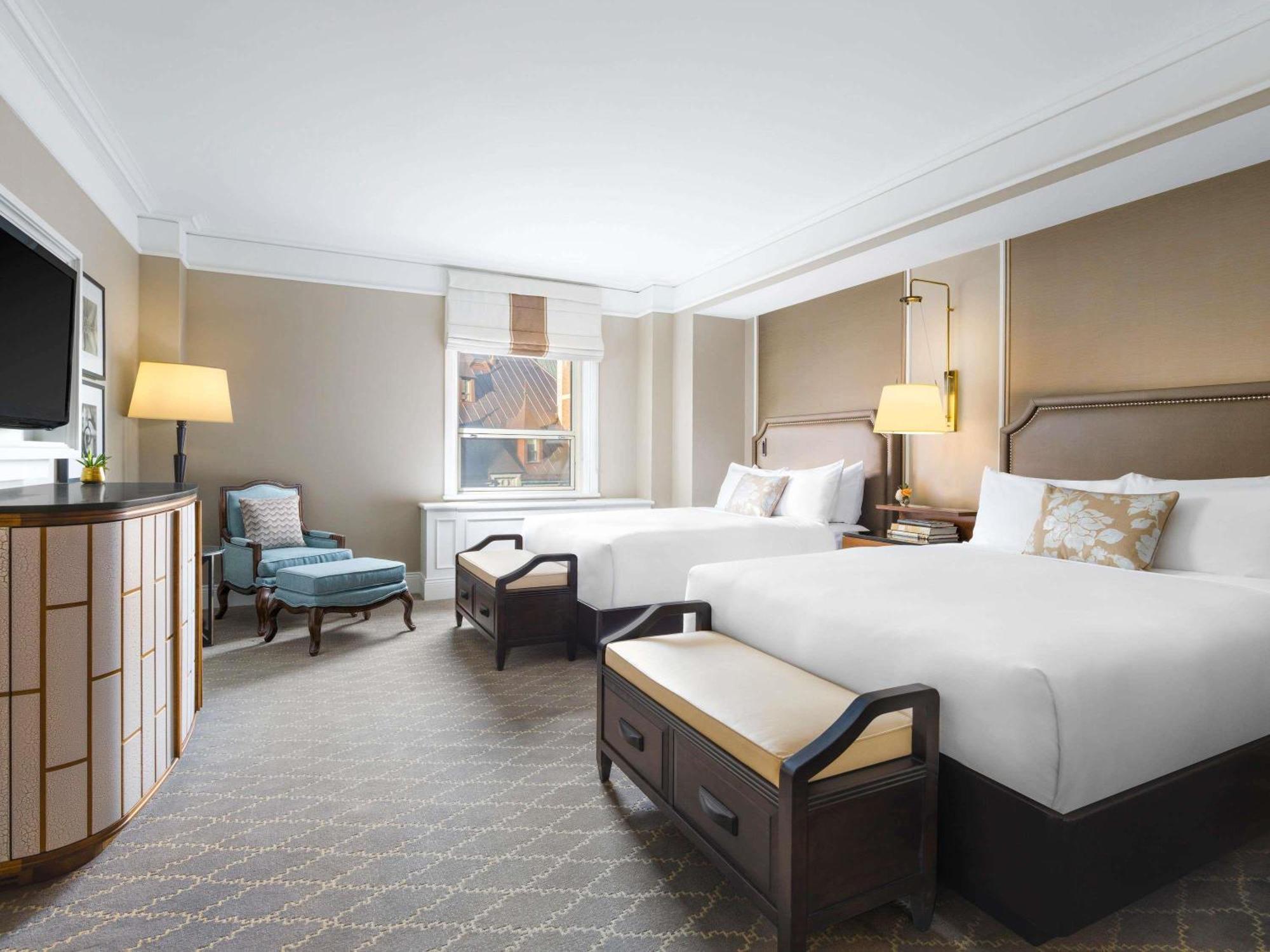 Fairmont Double Room Two Double Beds Bathtub