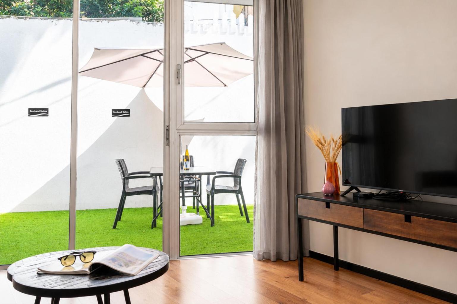 One-Bedroom Apartment Terrace
