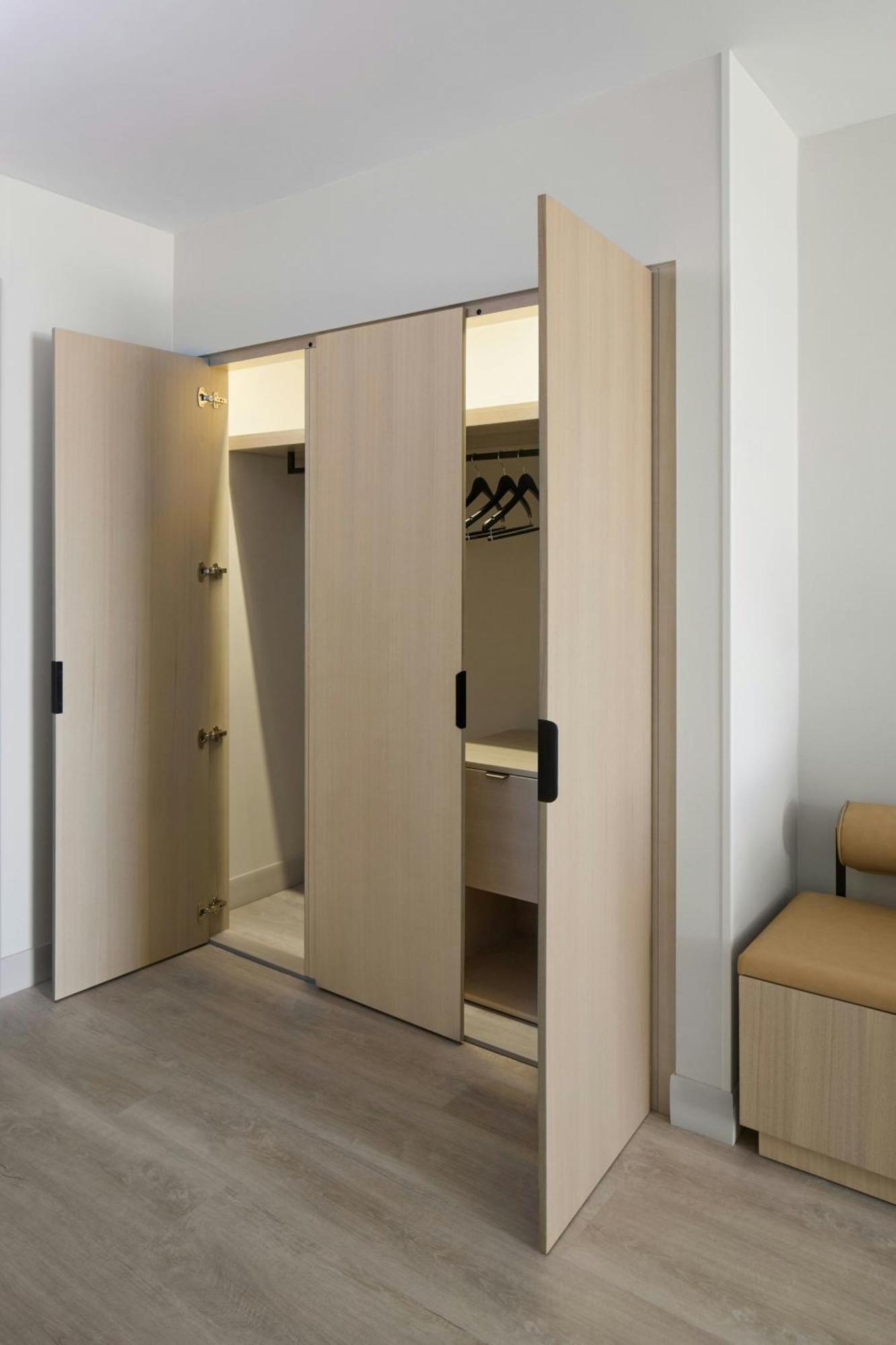 Corner King Room