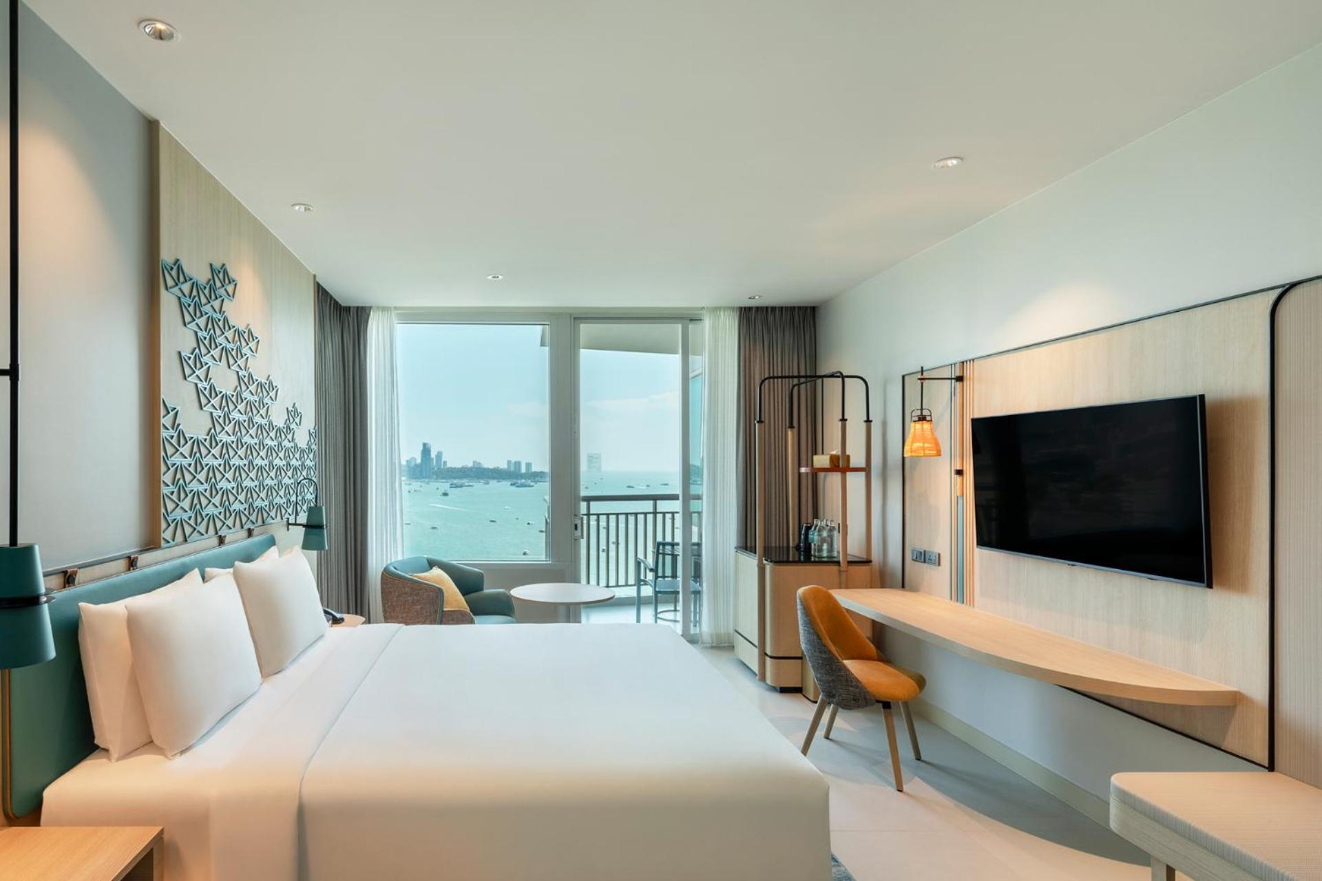 Standard King Room Pattaya Beach view Bay Tower