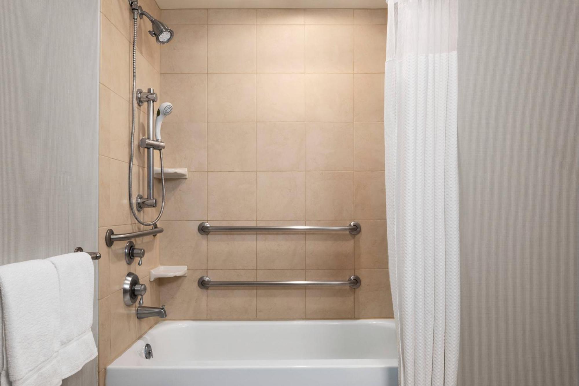 Room Two Specialty Beds Bathtub Mobility Access or Hearing Accessible