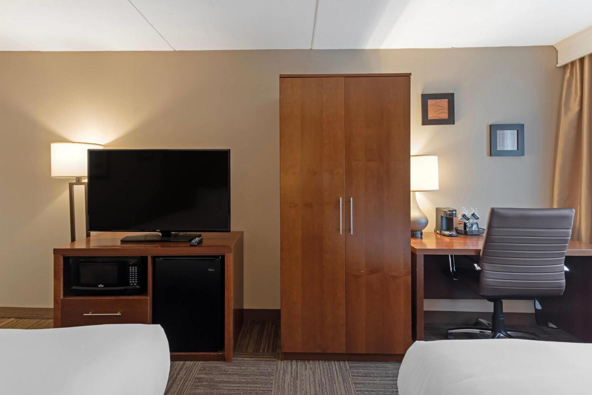 Queen Room Two Queen Beds Disability Access or Non-Smoking