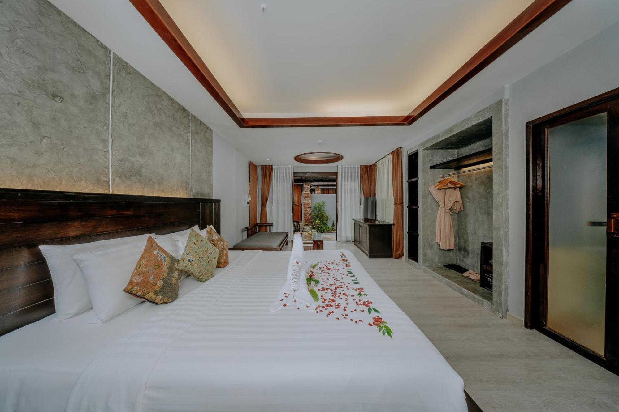 One-Bedroom Cottage Spa Bath