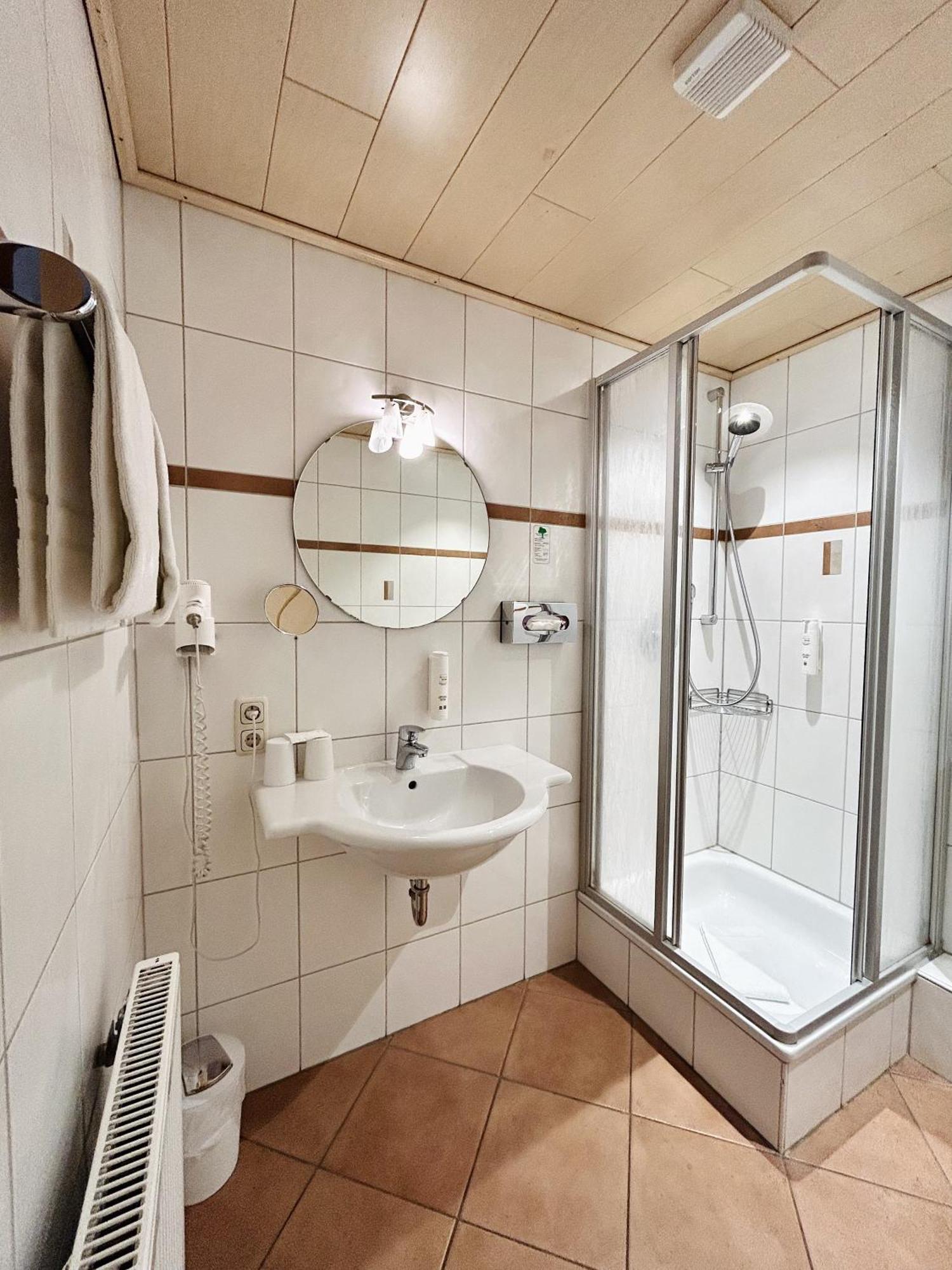 Quintuple Room