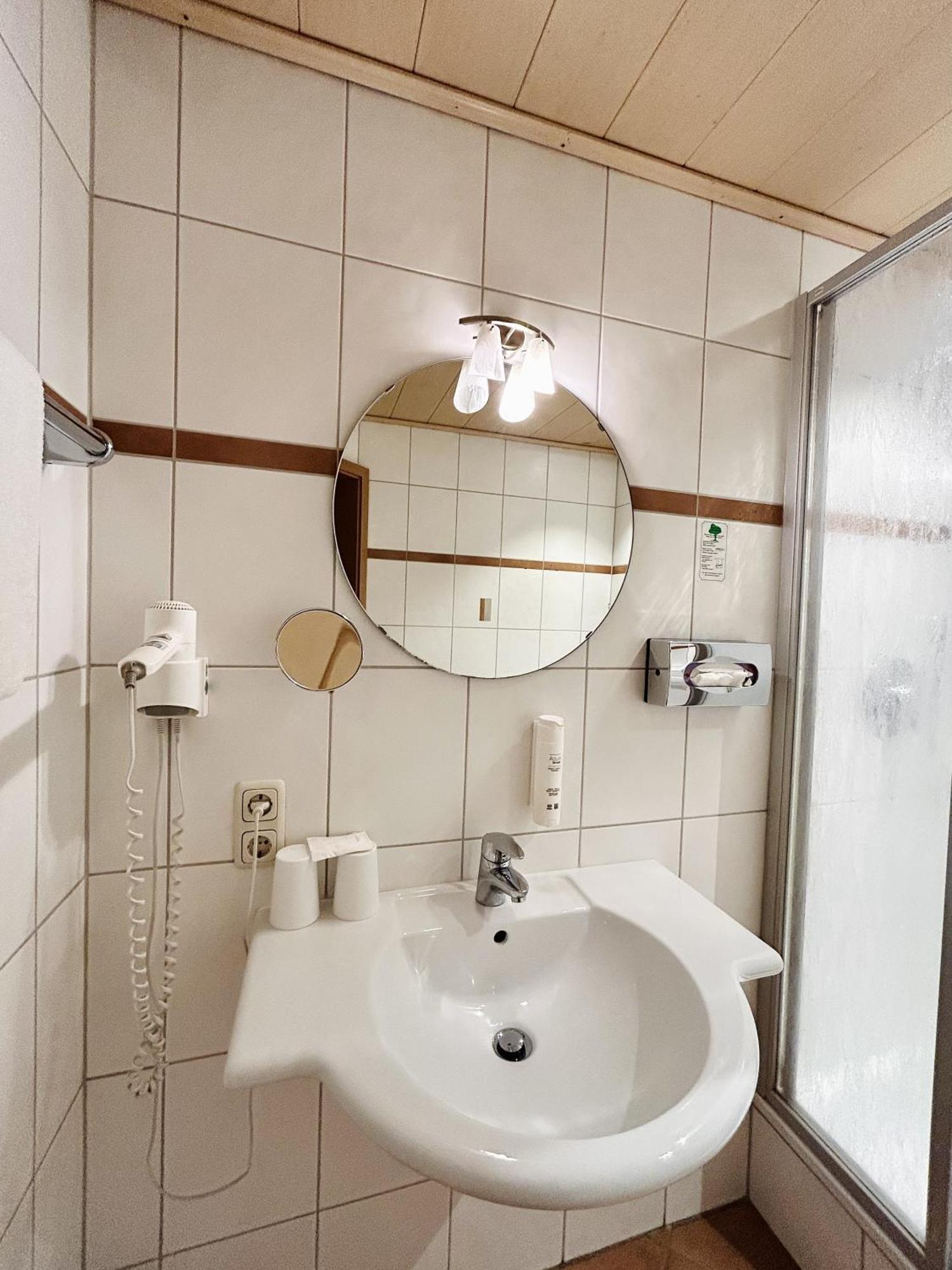Quintuple Room