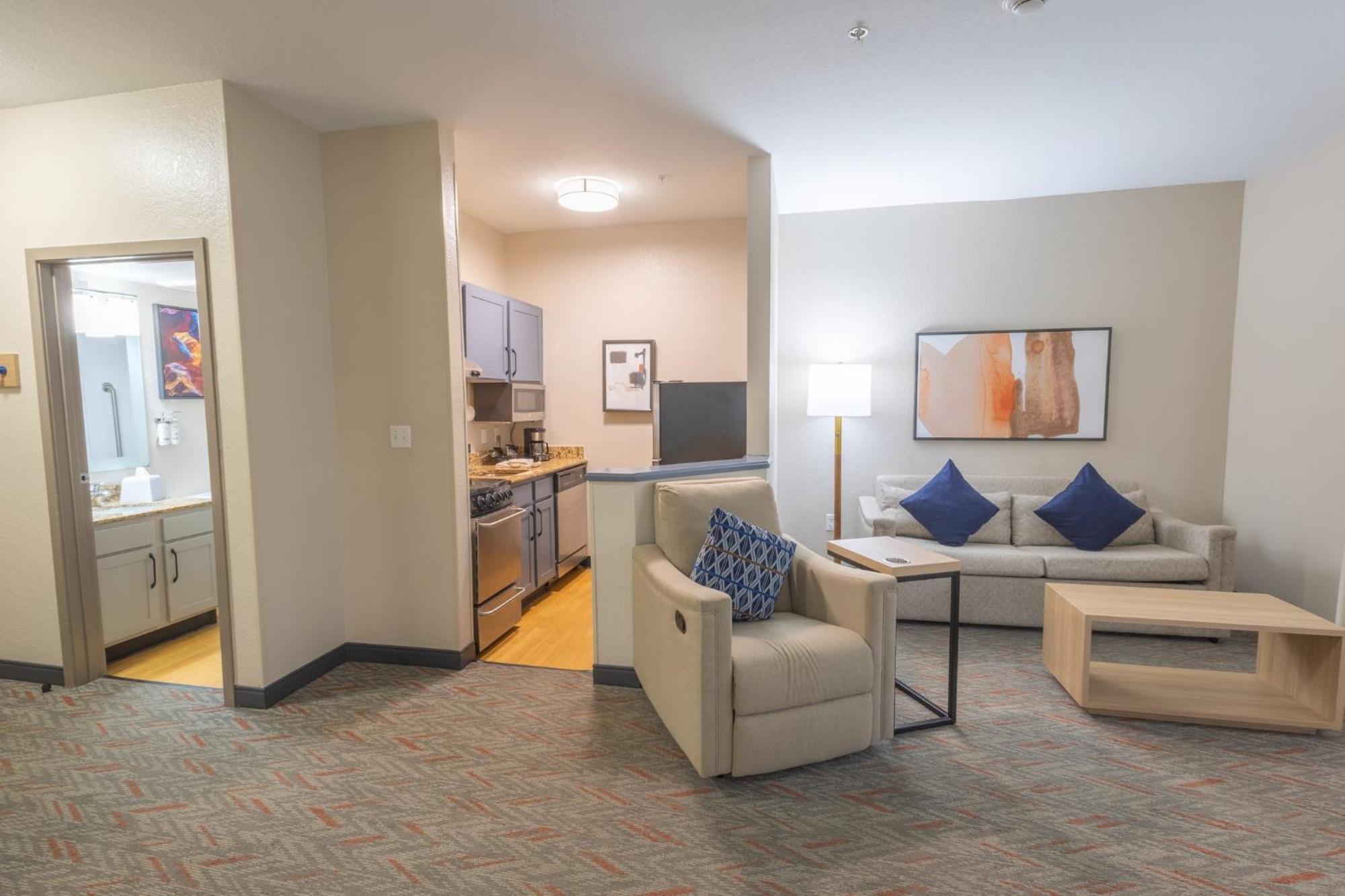 One-Bedroom King Suite