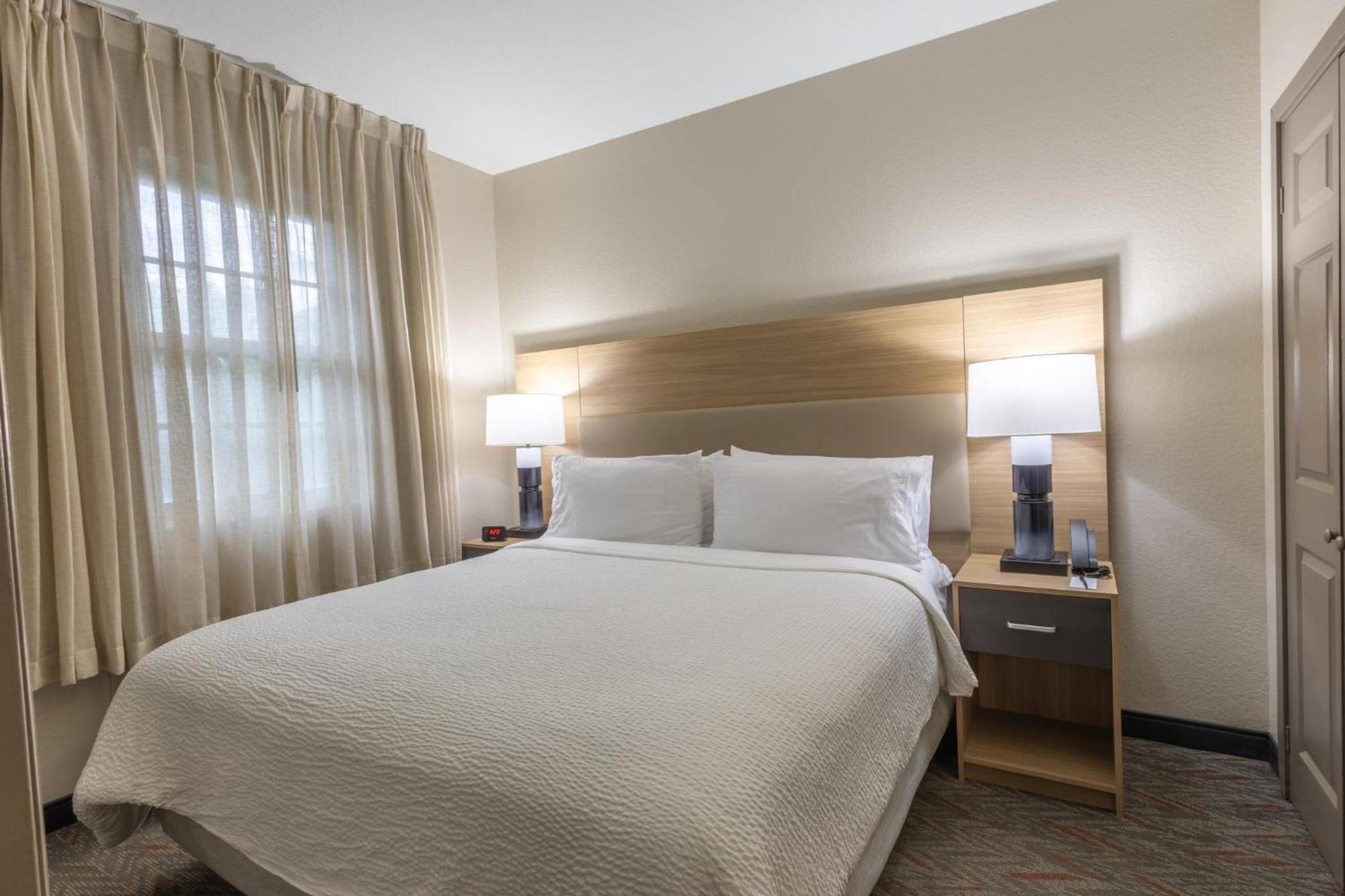 One-Bedroom King Suite