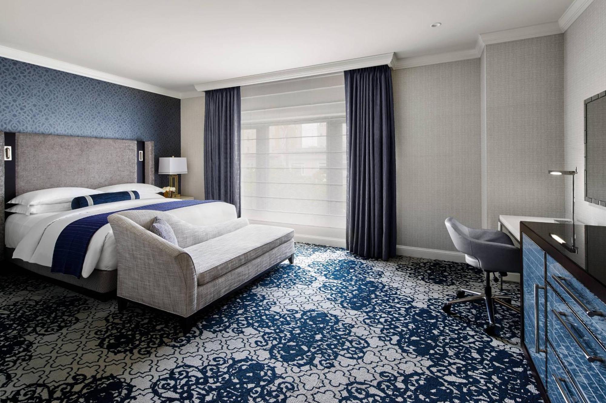 Corner King Room