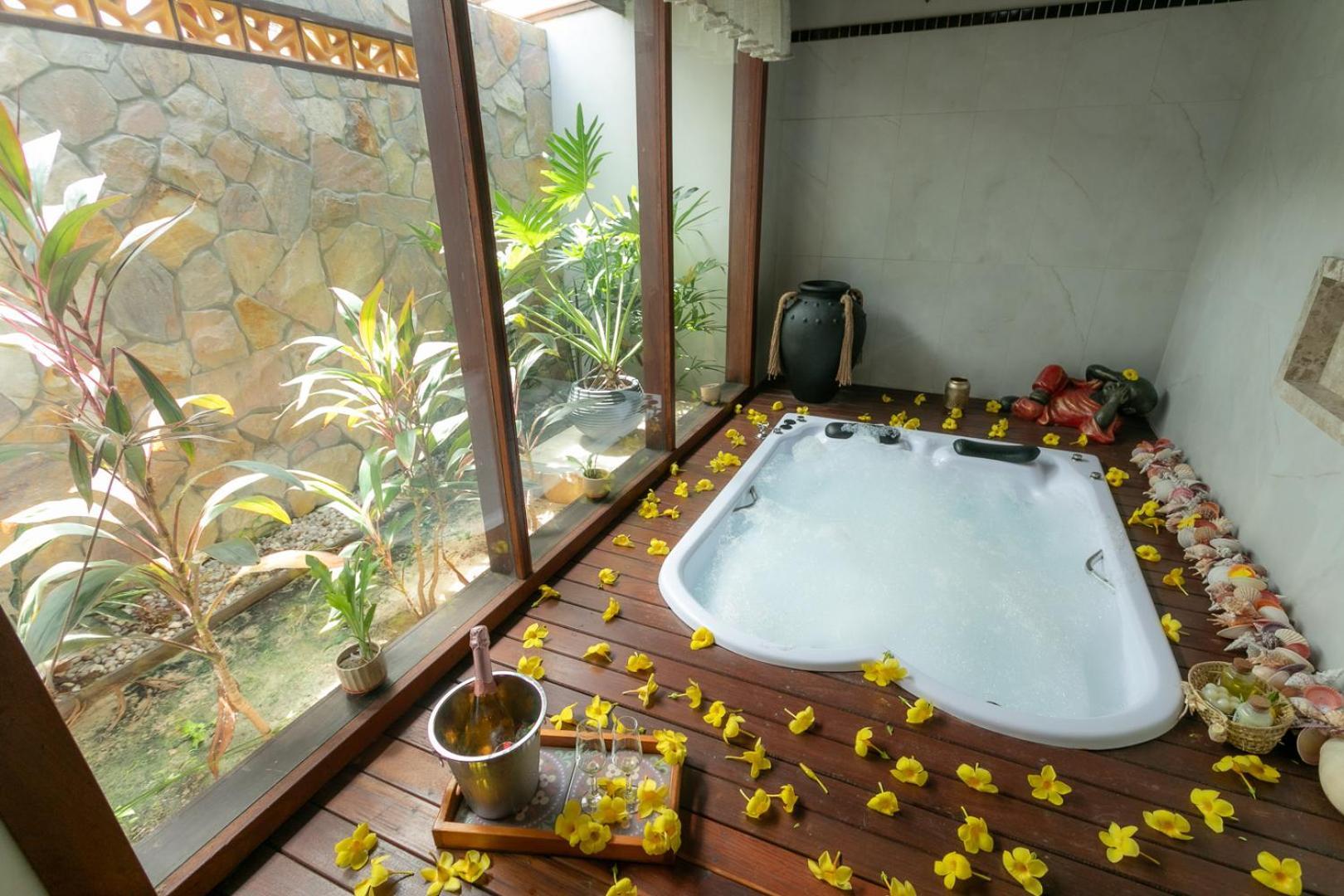 King Suite Spa Bath