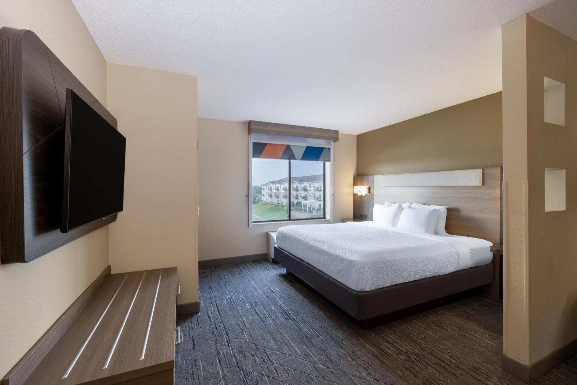 Standard King Room Lake View