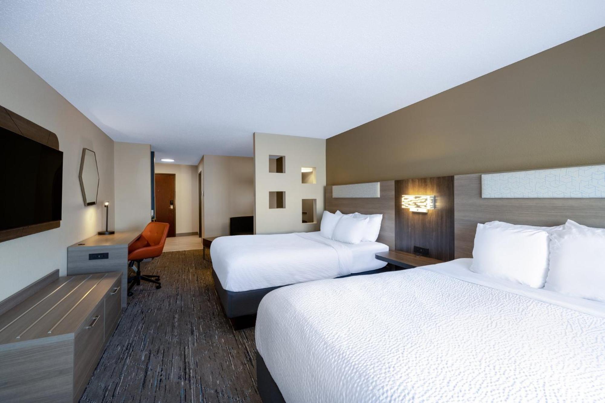 Suite Two Queen Beds