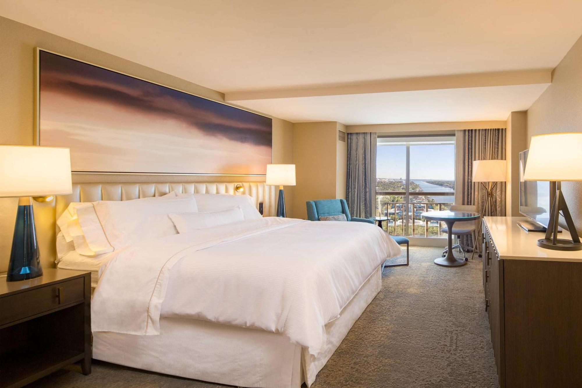 Guest room 1 King Partial harbor view