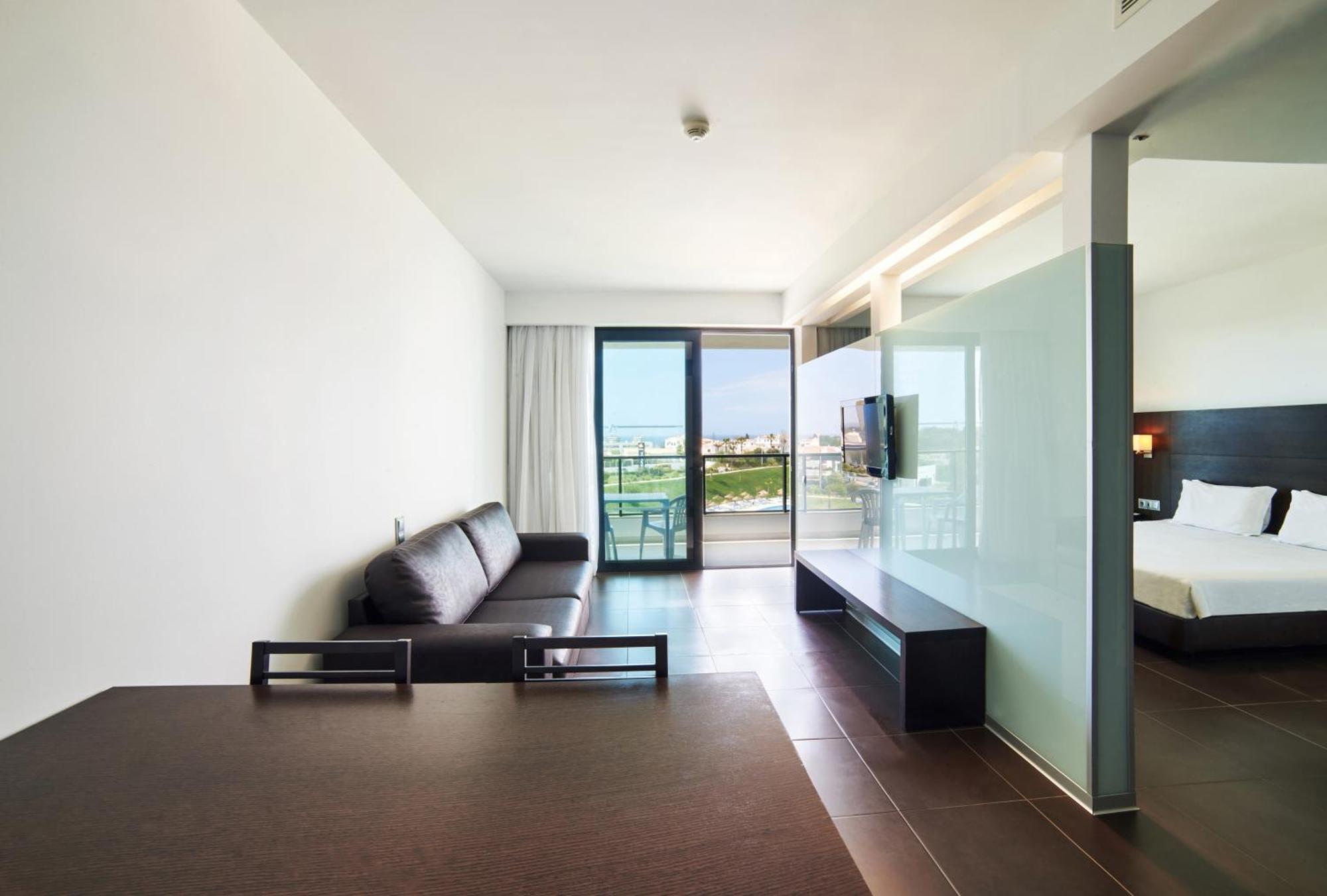 SUITE PRESTIGE VISTA LATERAL JARDIM OU PISCINA 1AD