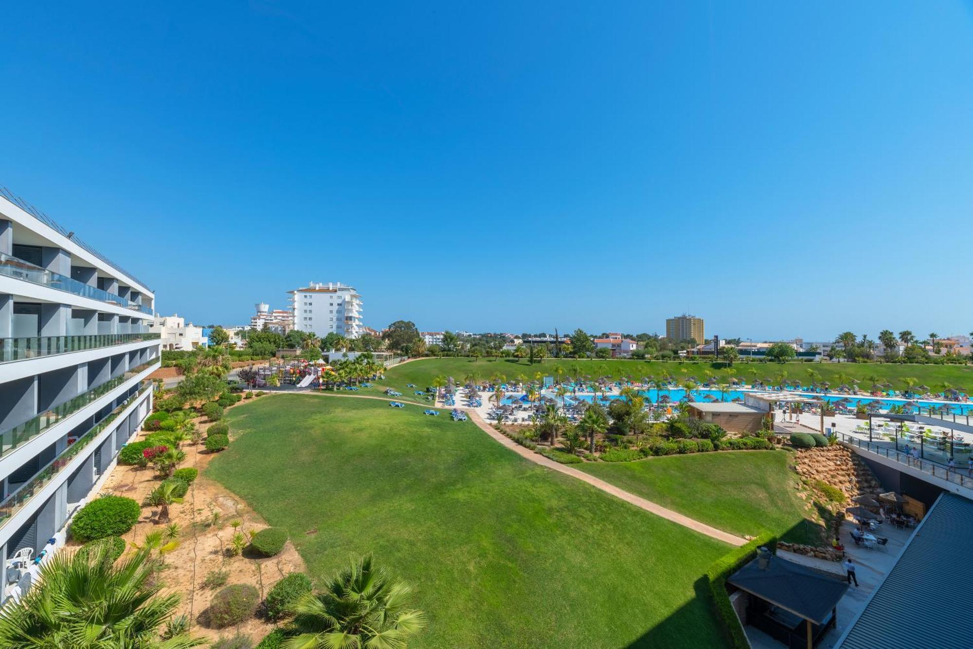 SUITE PRESTIGE VISTA LATERAL JARDIM OU PISCINA 1AD